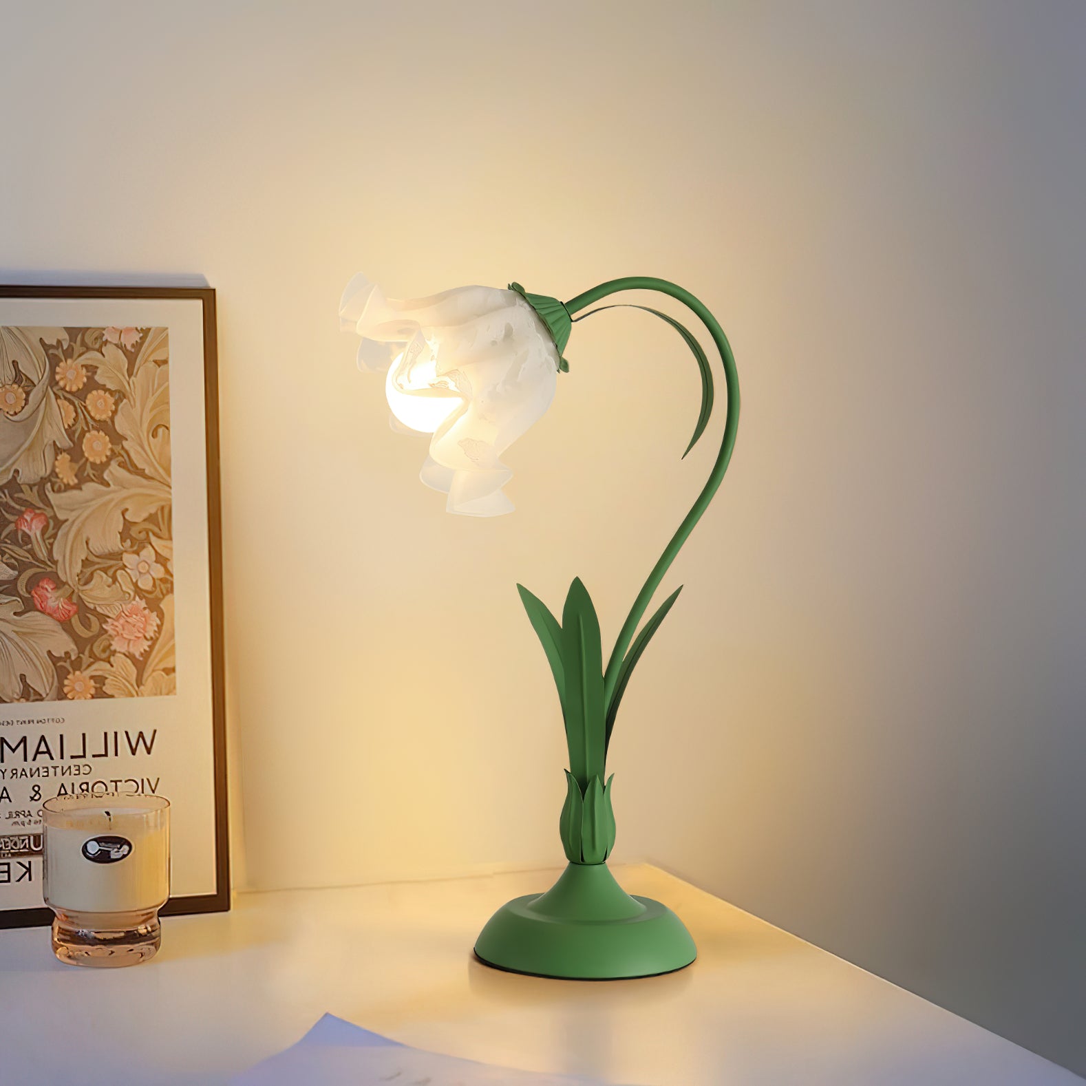 花の雰囲気のあるテーブルランプ