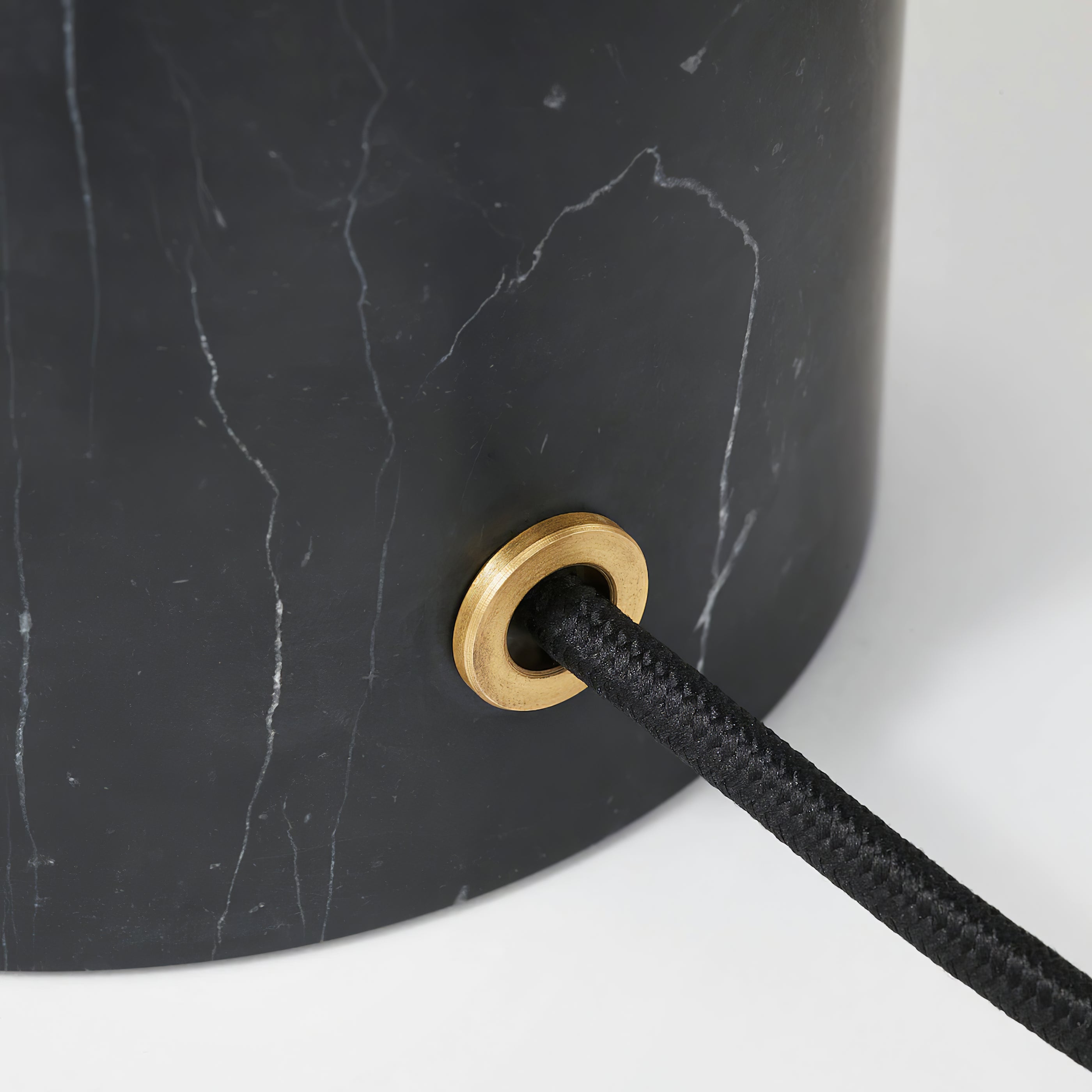 エヴェダル テーブルランプ