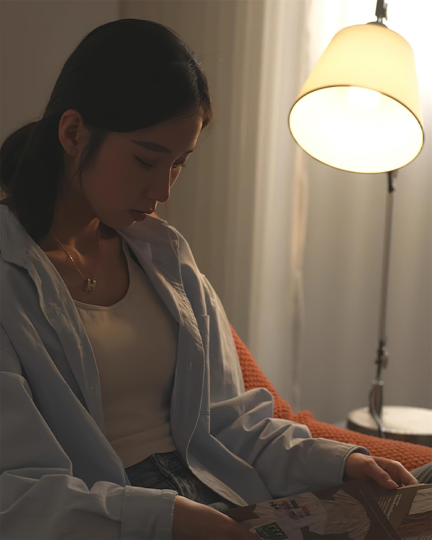 モダンなカワテーブルランプ