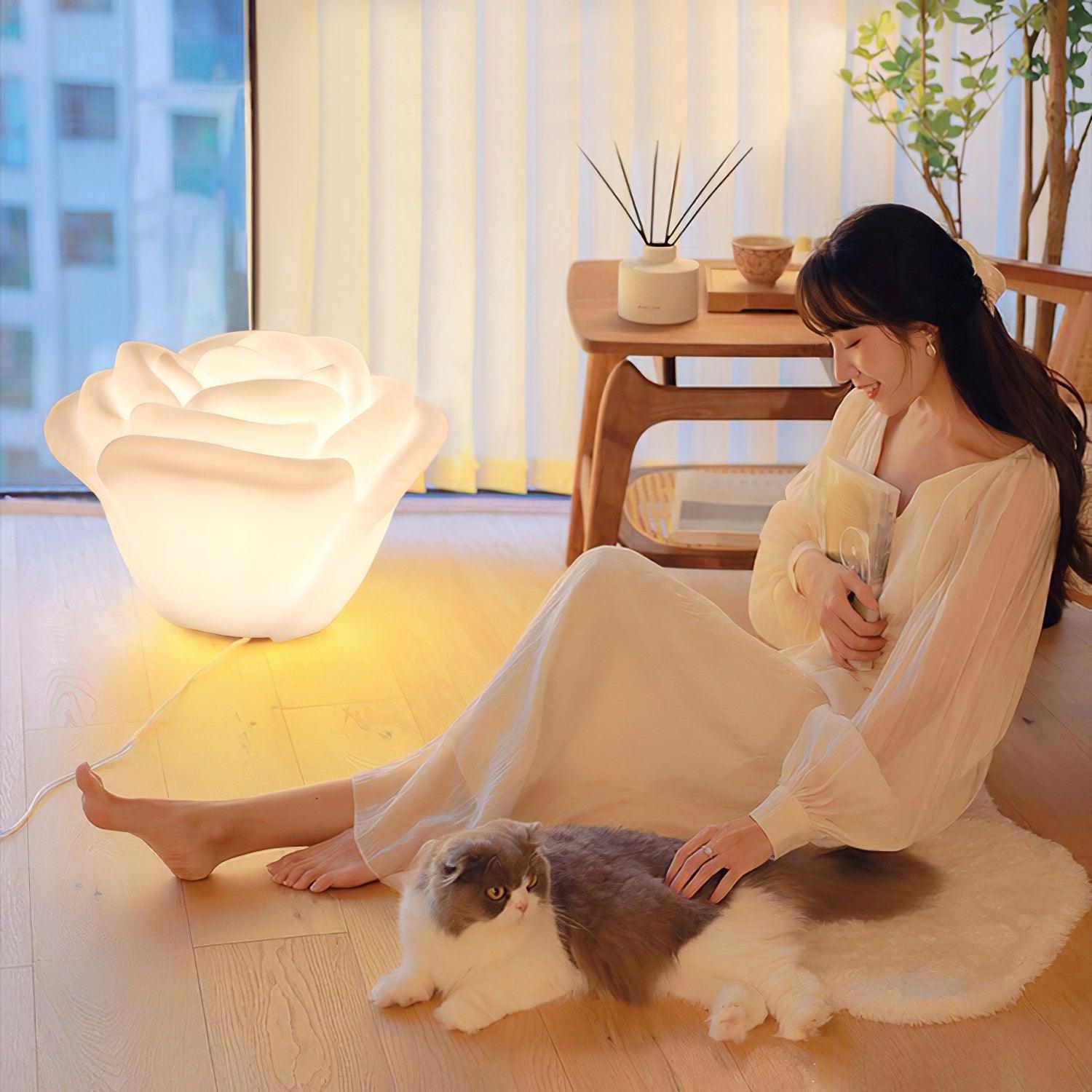 白いバラの形をしたLEDテーブルランプ