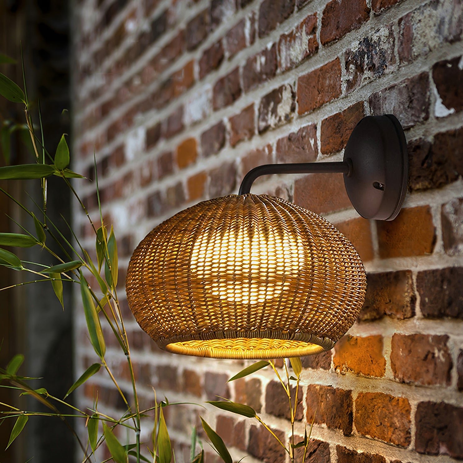 Garota Wall Lamp