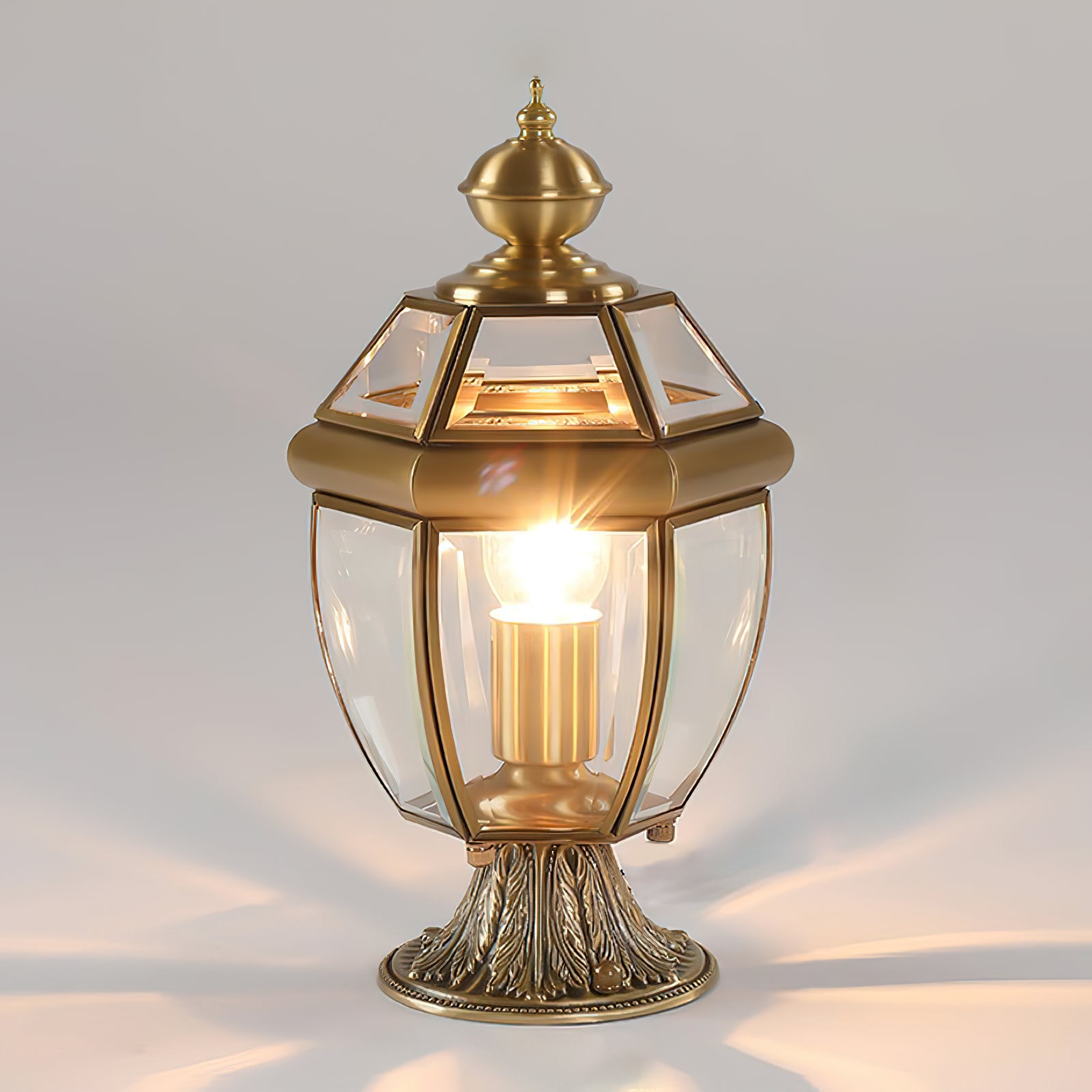 ヨーロッパの真鍮製ガーデンテーブルランプ