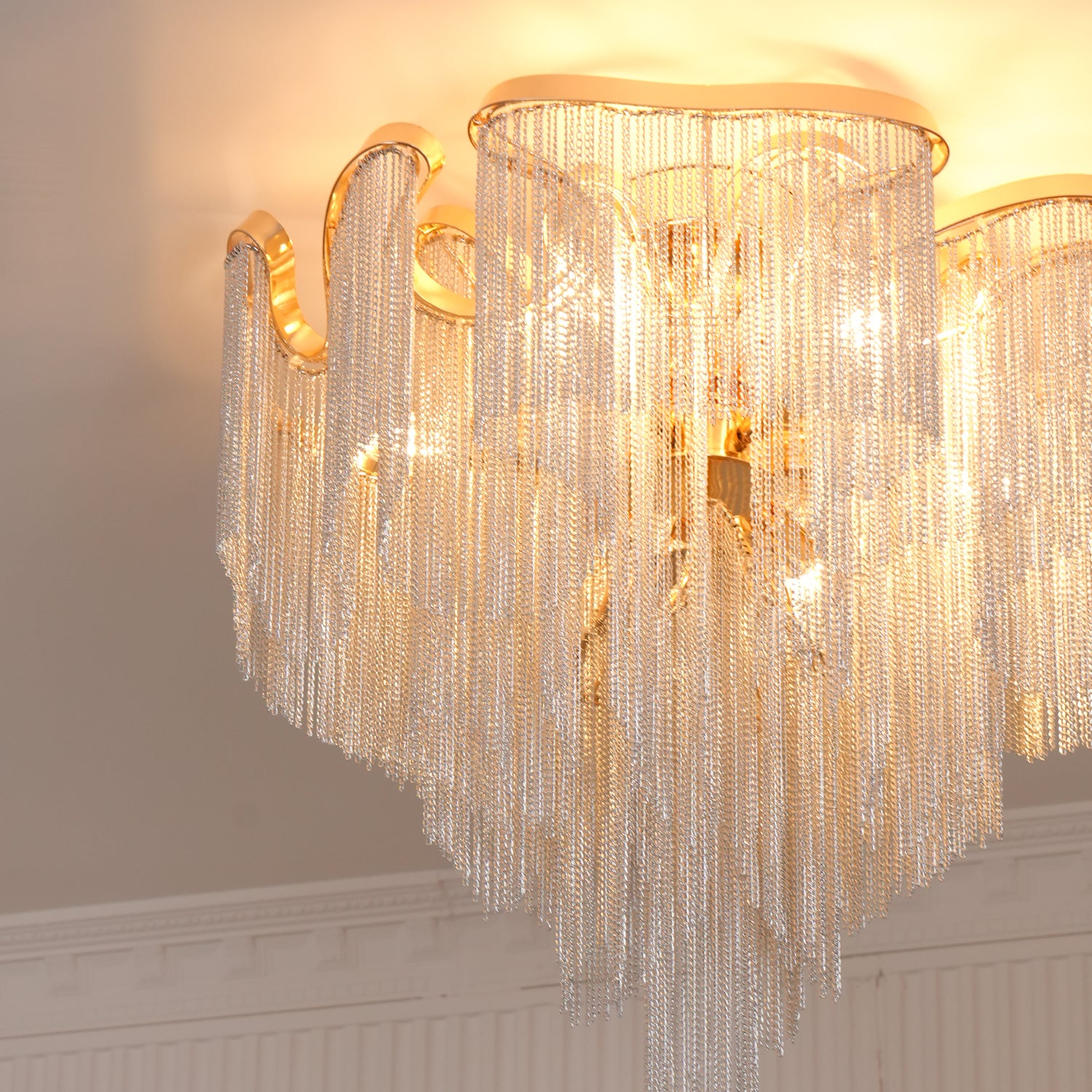 モダンなタッセルシーリングランプ