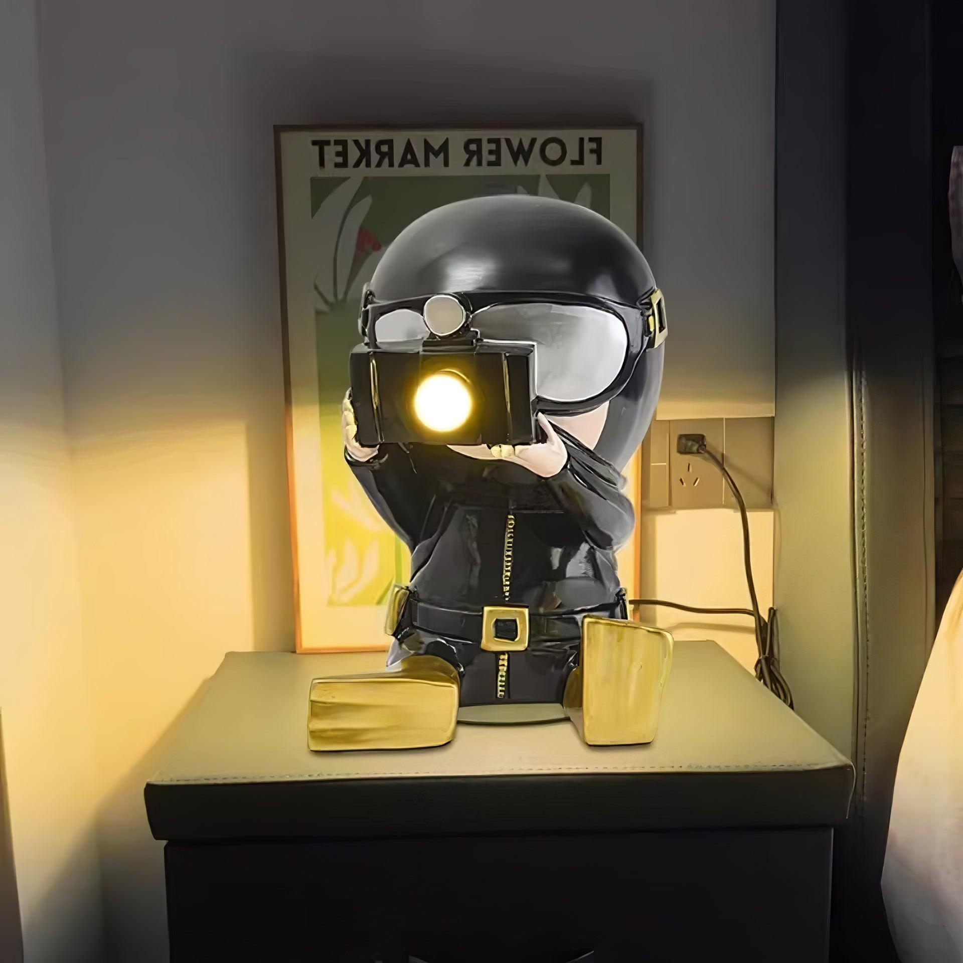 冒険家樹脂テーブルランプ