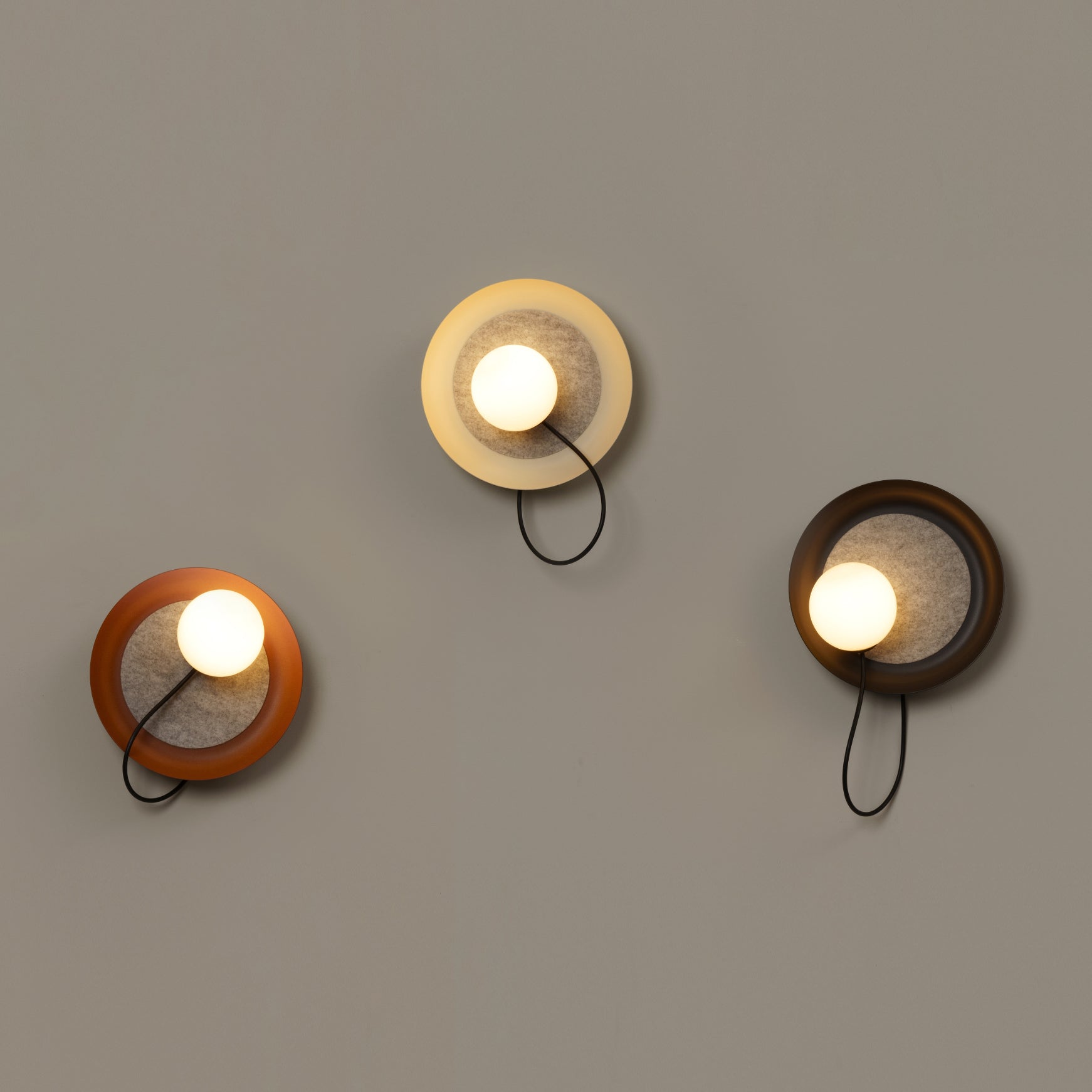 ワイヤーウォールランプ