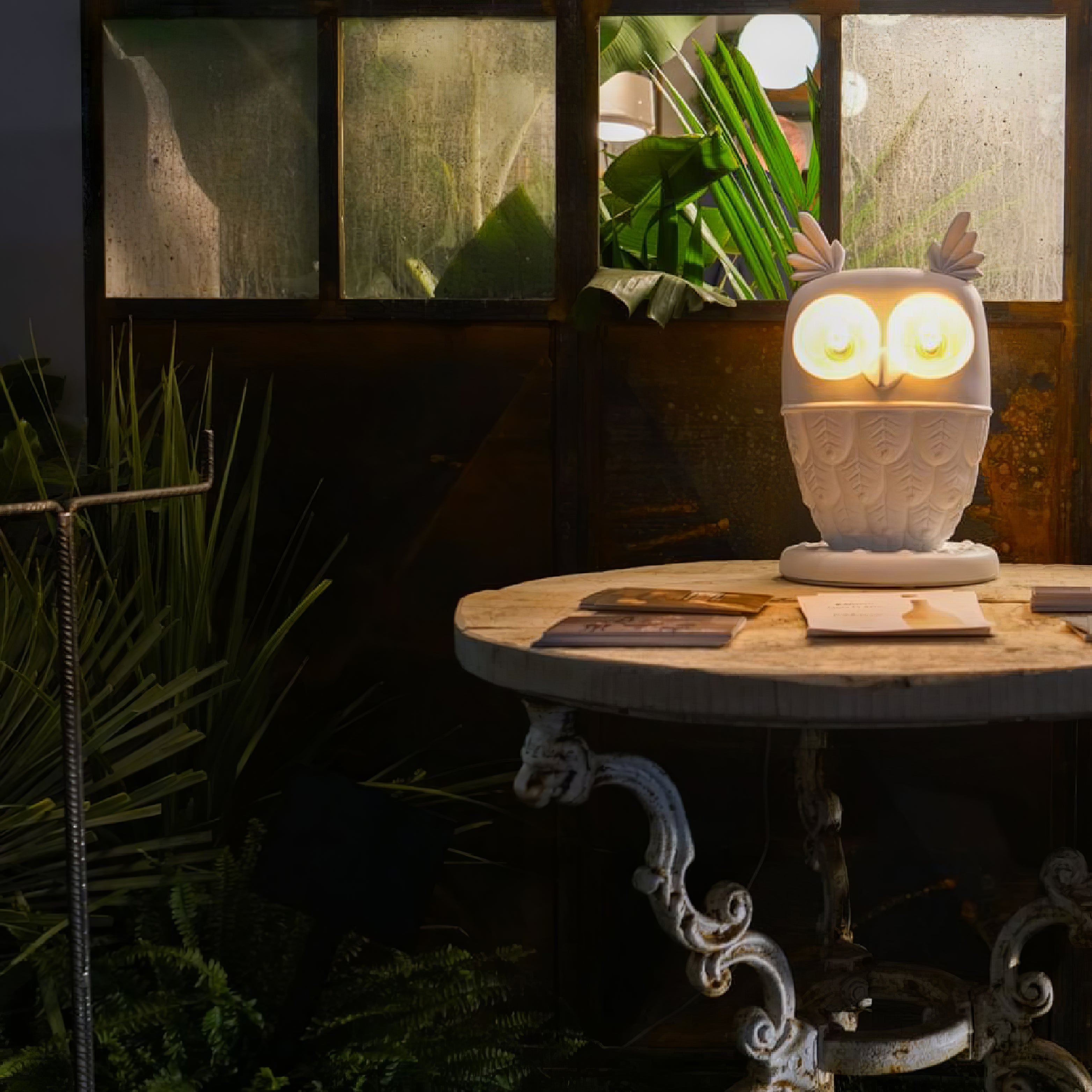 フクロウのテーブルランプ