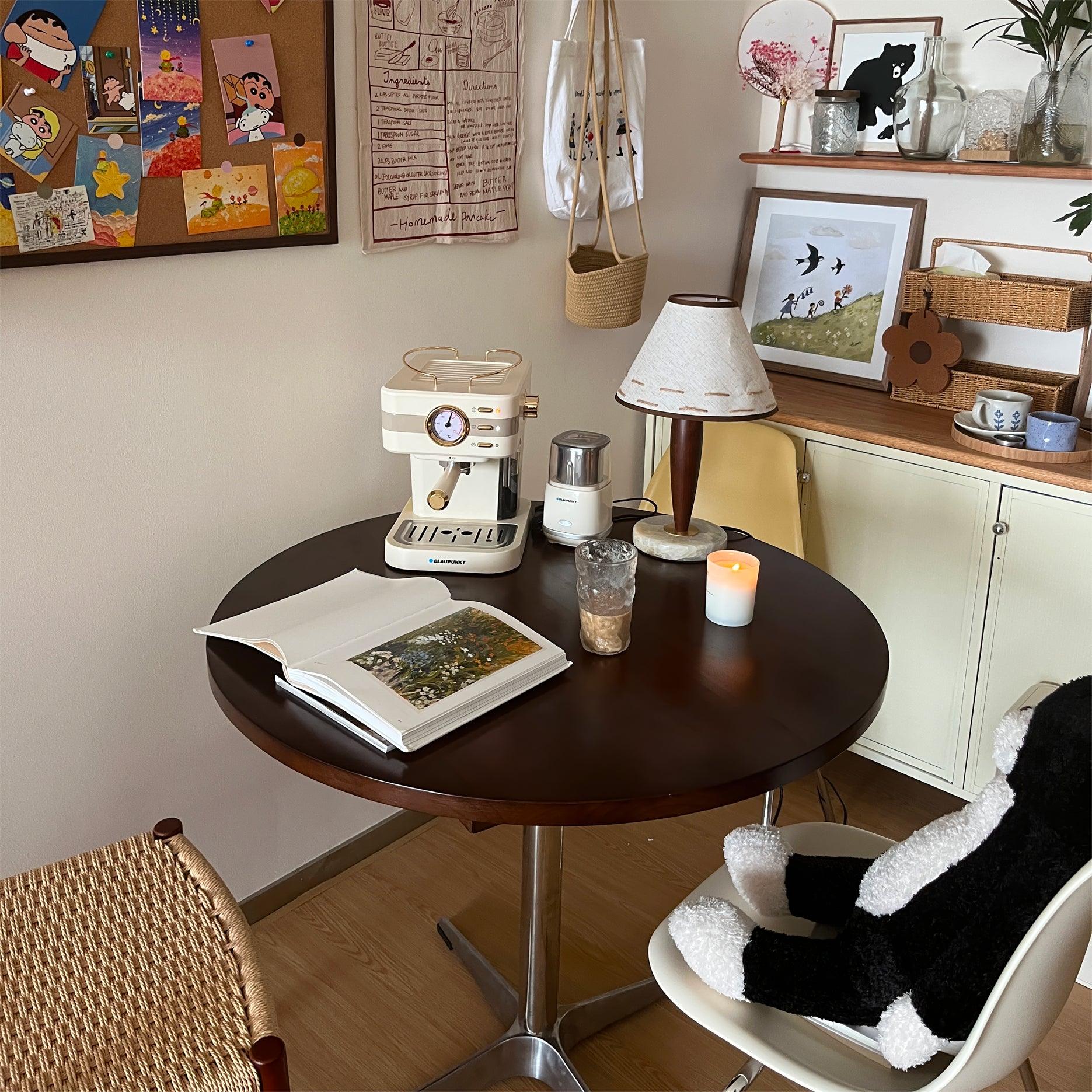 コニカルテーブルランプ