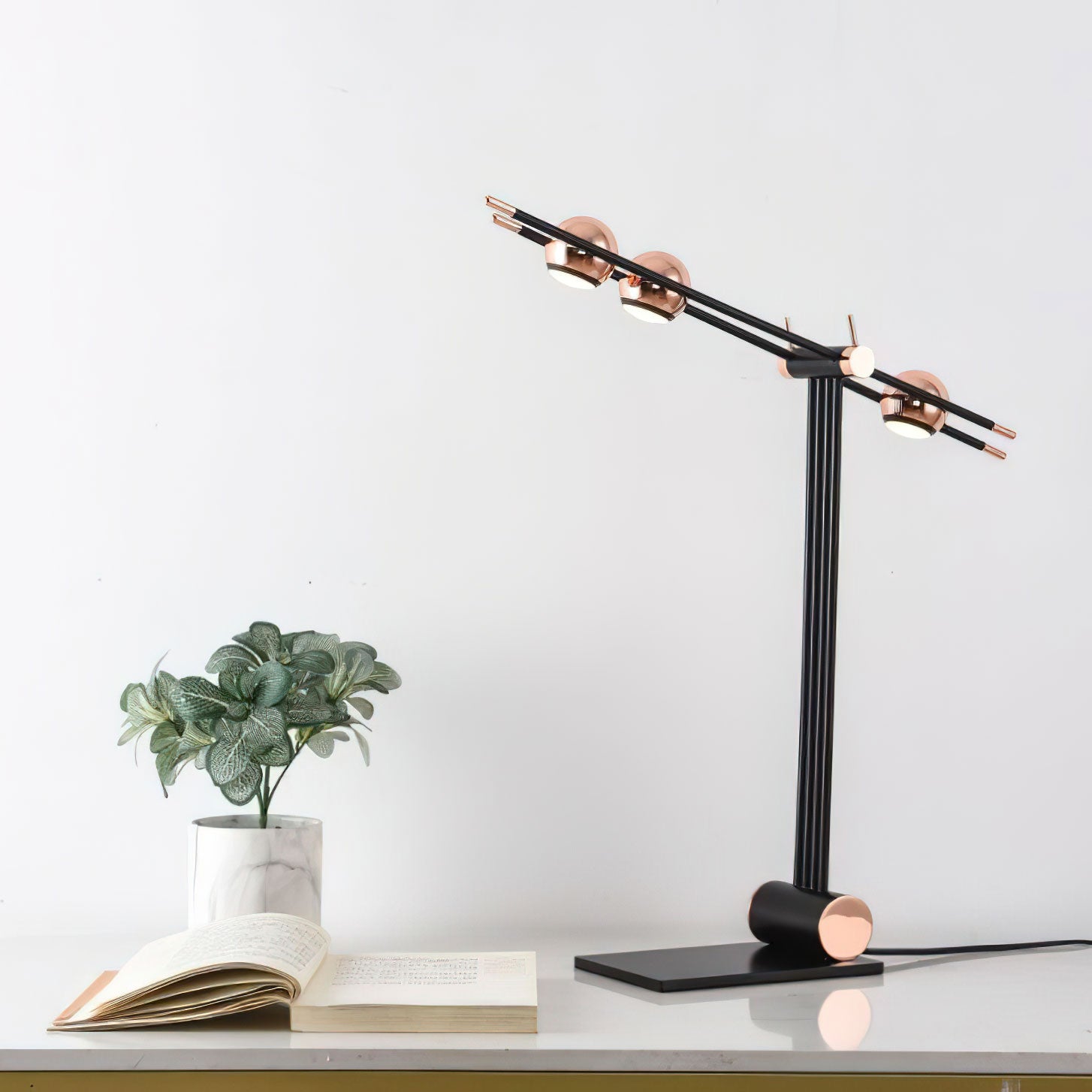 ローズゴールドビーズテーブルランプ