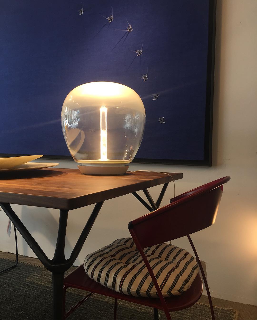 共感テーブルランプ