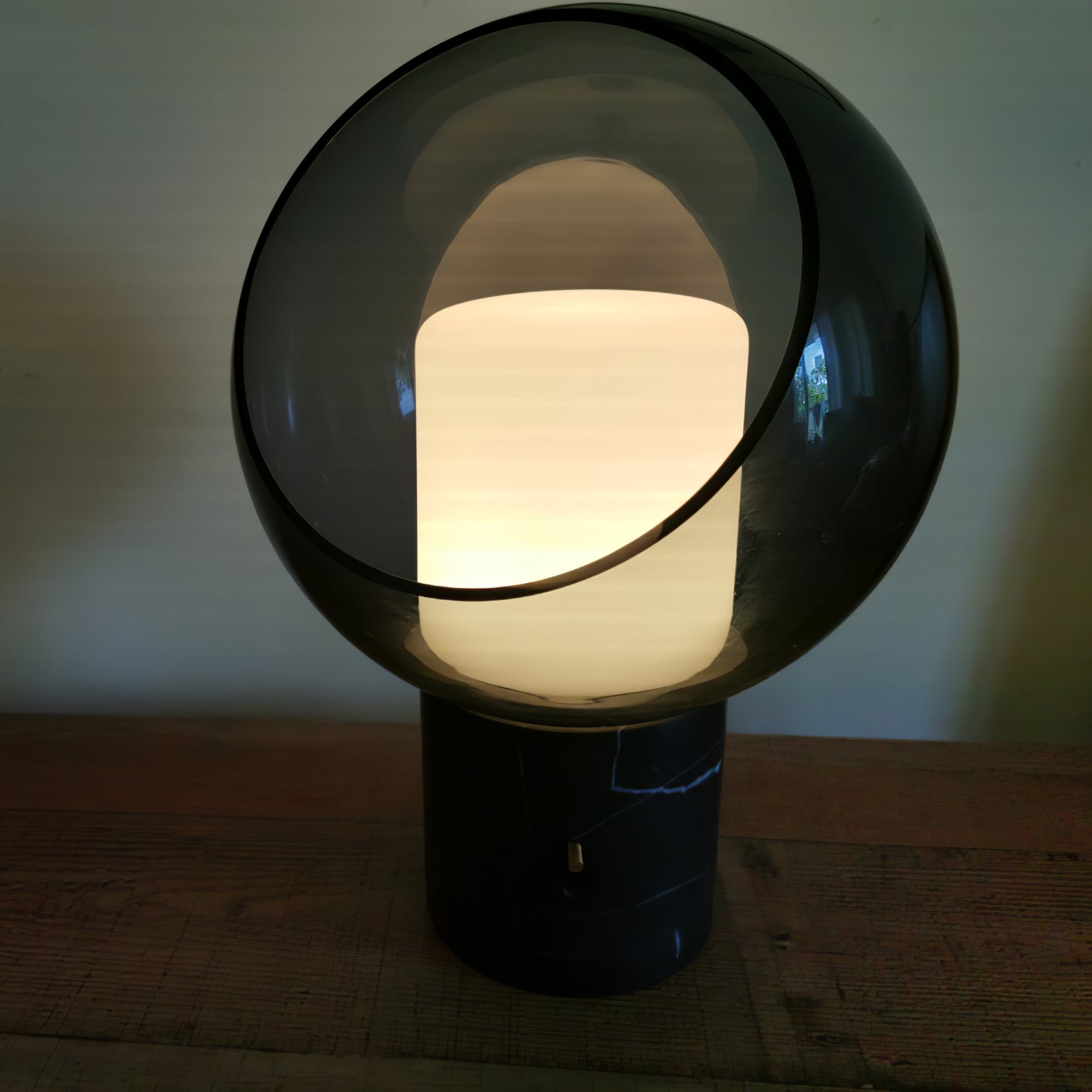 エヴェダル テーブルランプ