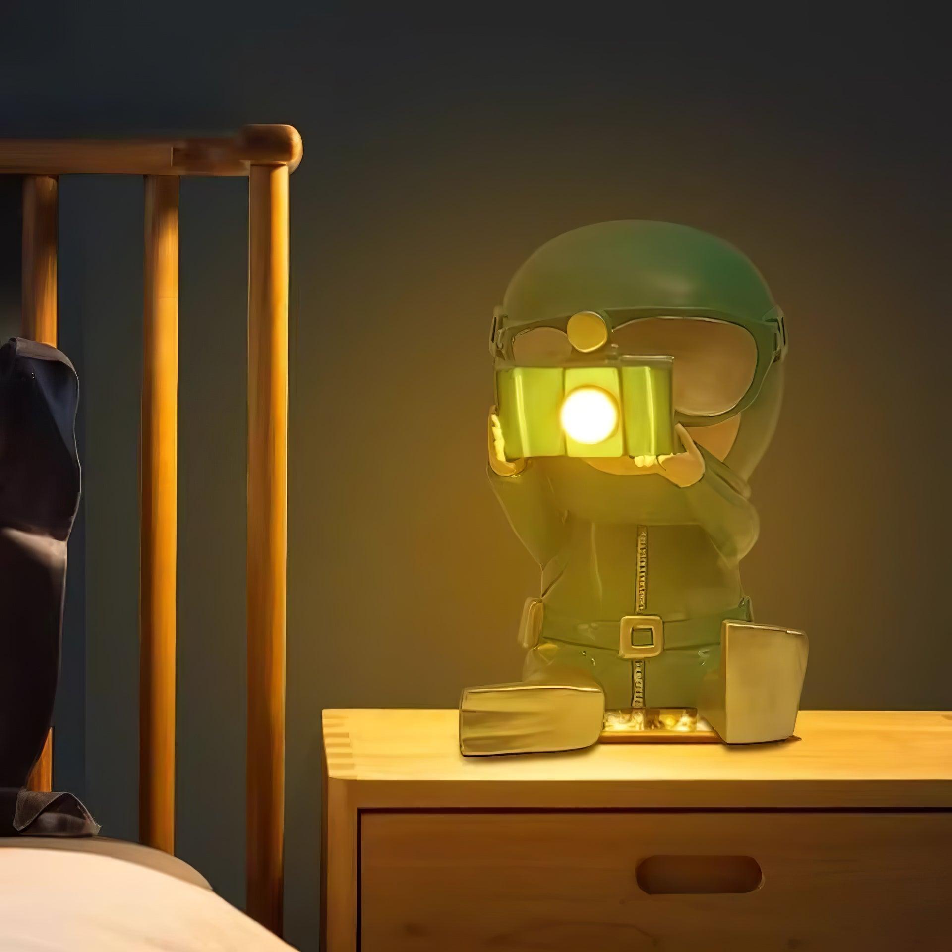 冒険家樹脂テーブルランプ