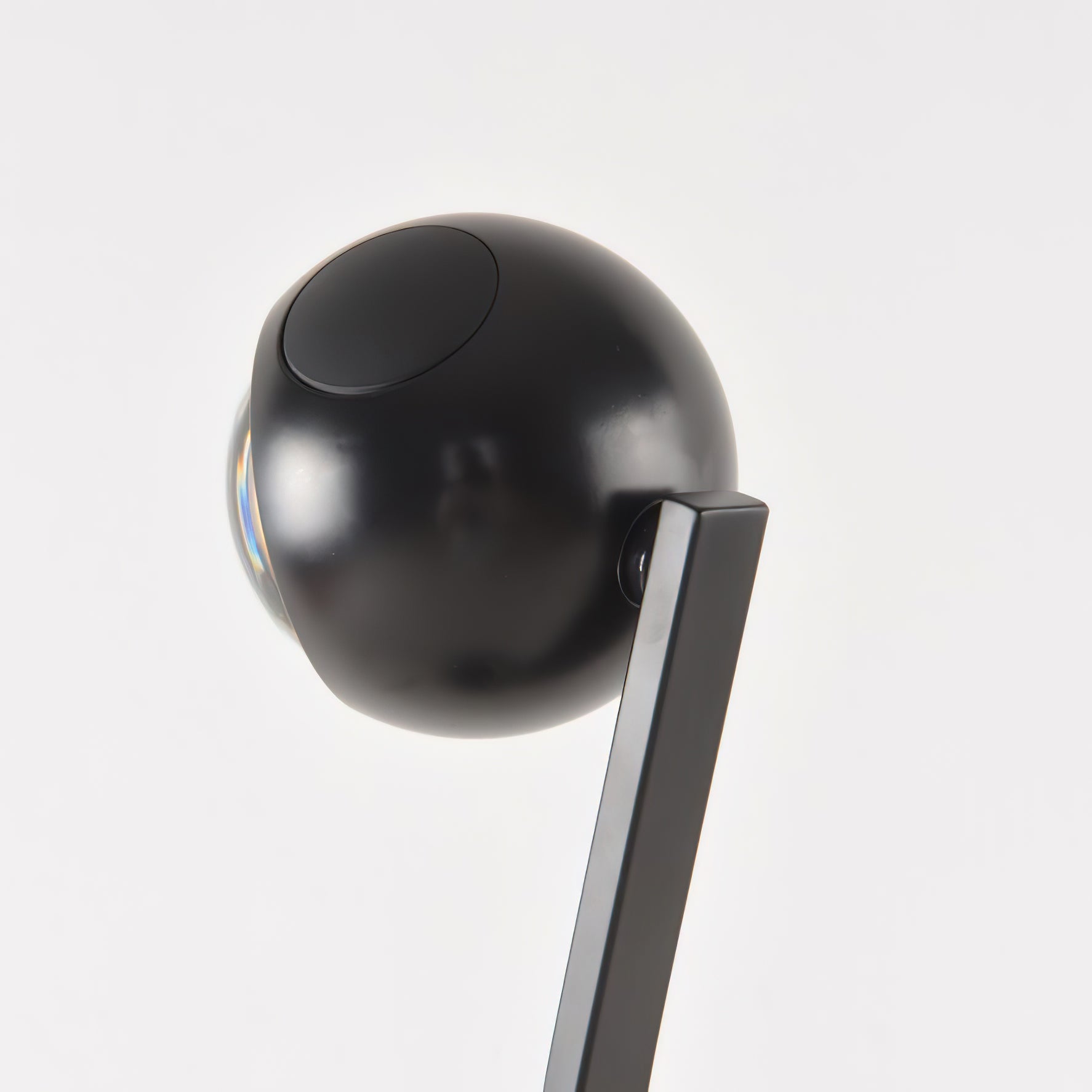 チャルフィス テーブルランプ