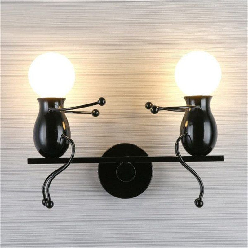 斬新な人型ウォールライト