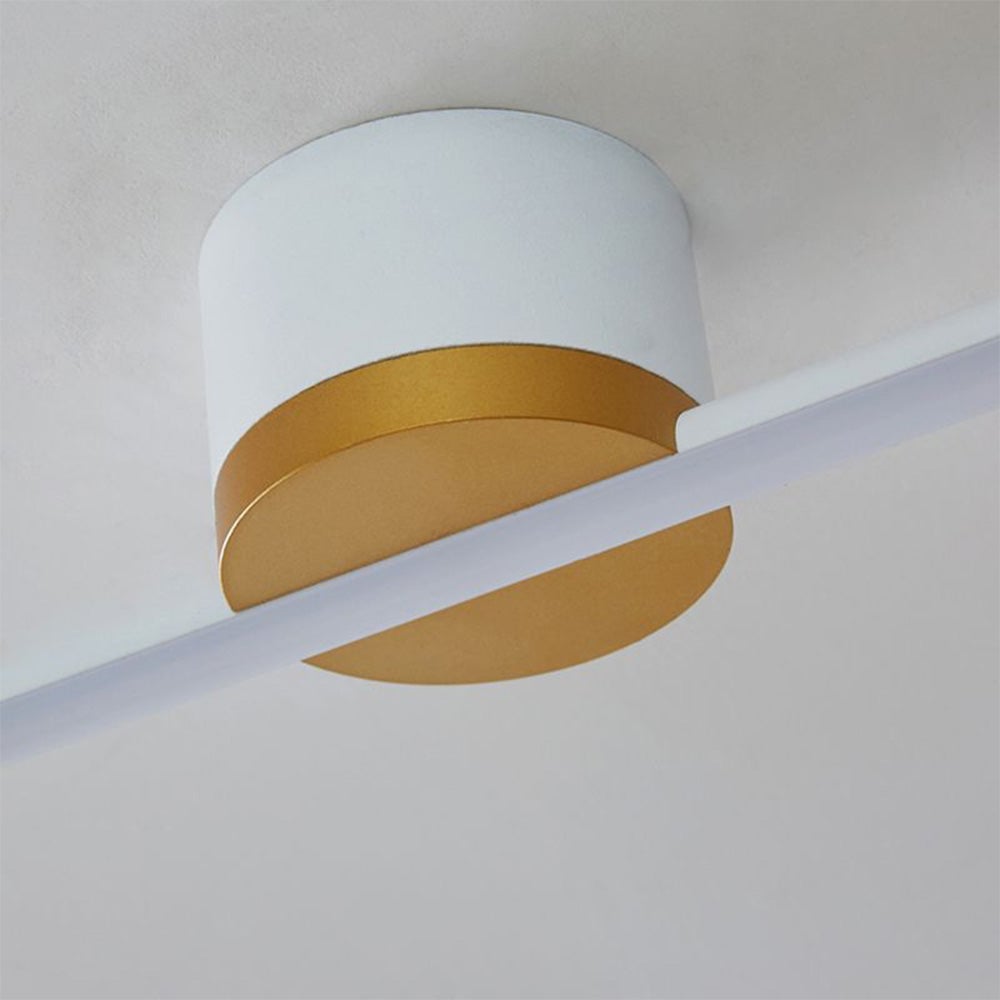 リビングルームに最適な、スタイリッシュで洗練されたアイアン製ロングLEDシーリングライト