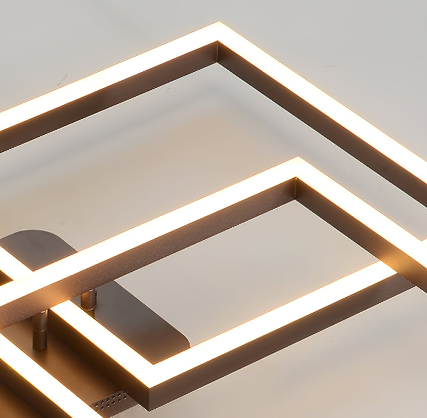 シンプルな幾何学模様の天井ランプ