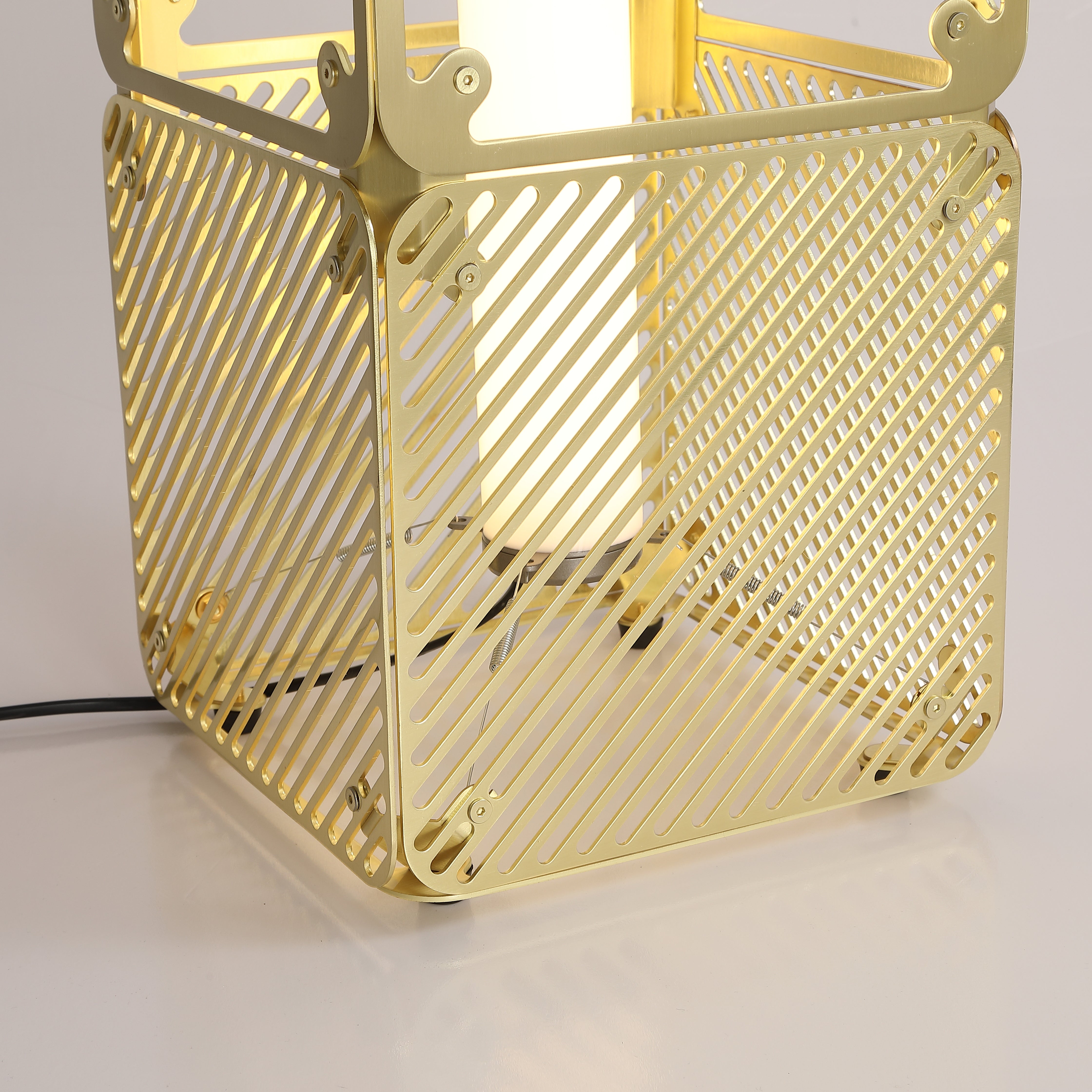 Hyperqube テーブルランプ