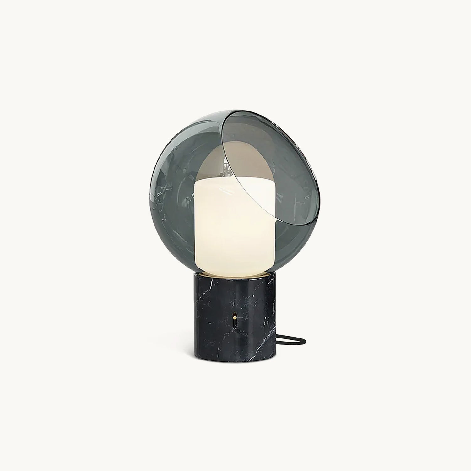 エヴェダル テーブルランプ