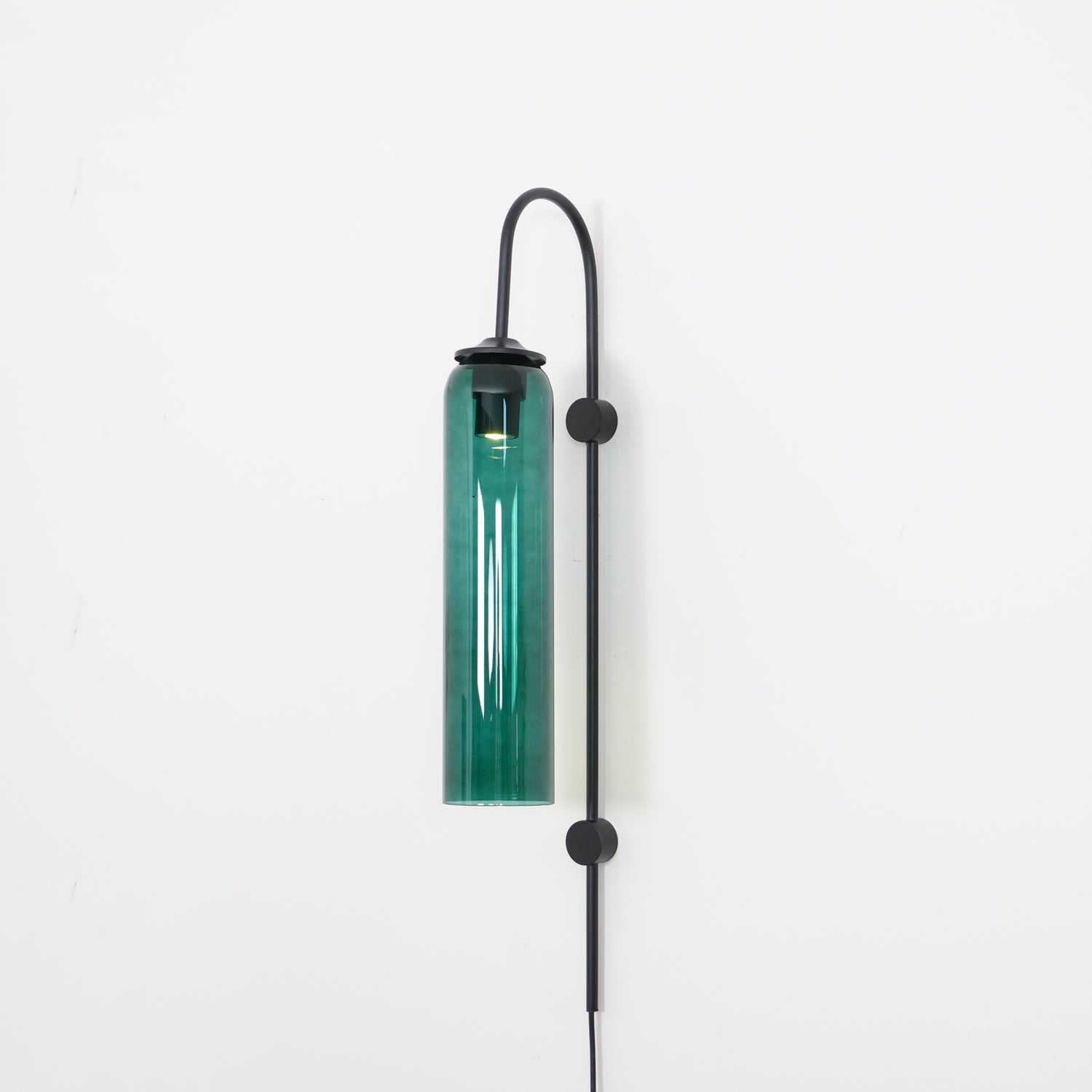 モダンなガラス製プラグインウォールランプ