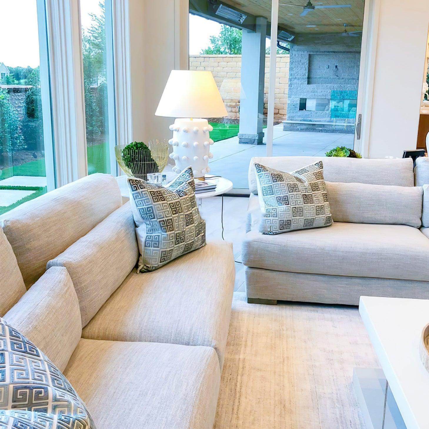 水玉模様の磁器テーブルランプ