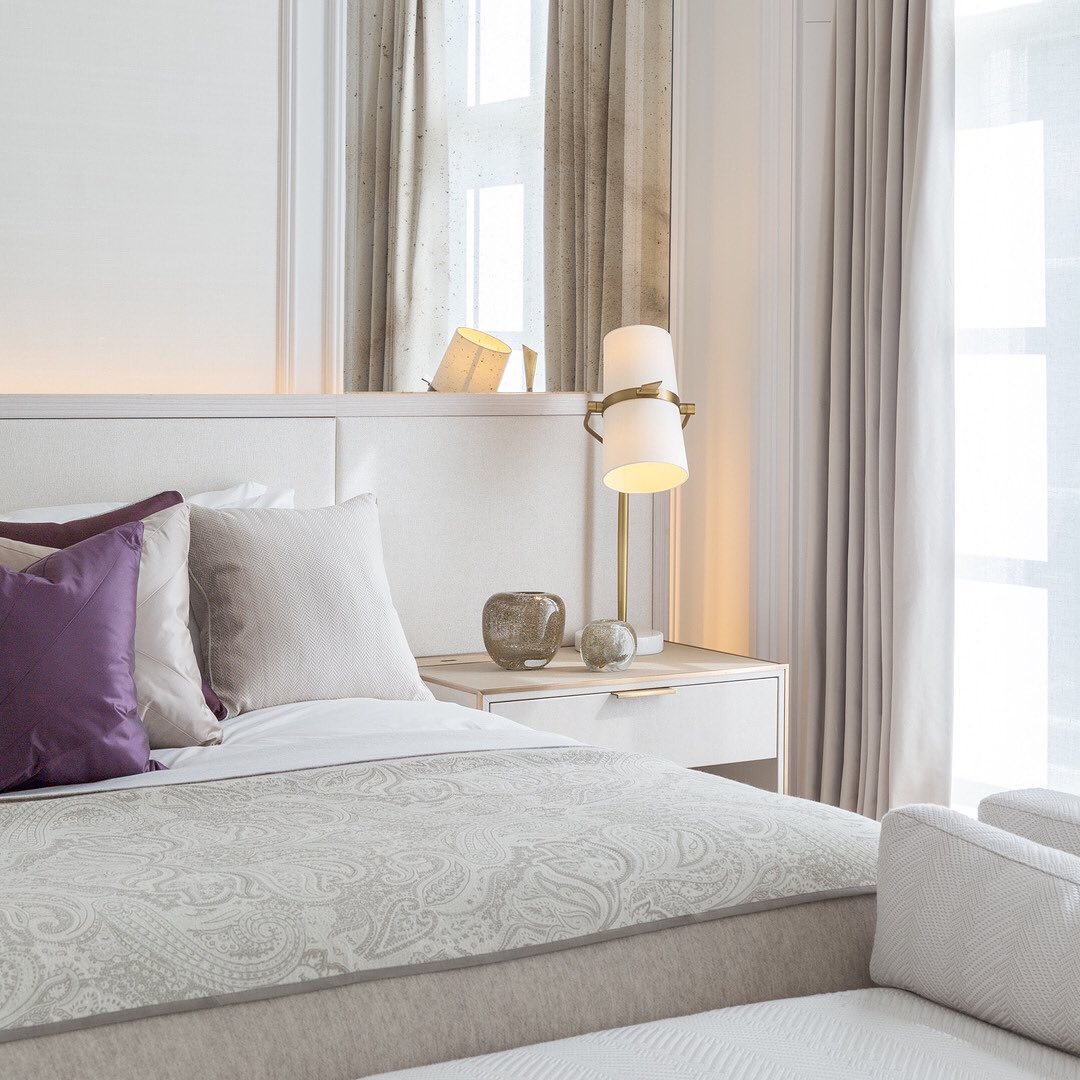 ヤスミン テーブルランプ