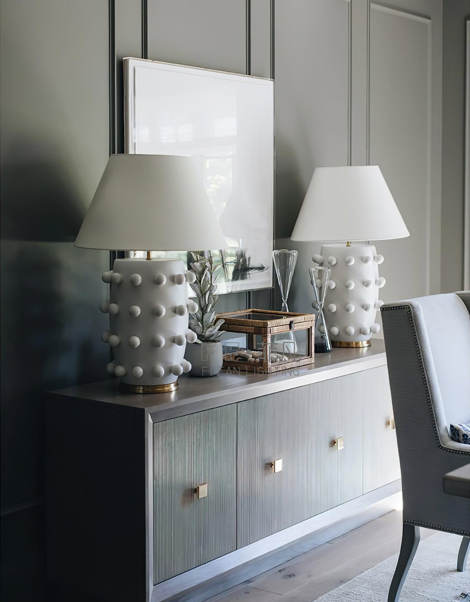 水玉模様の磁器テーブルランプ