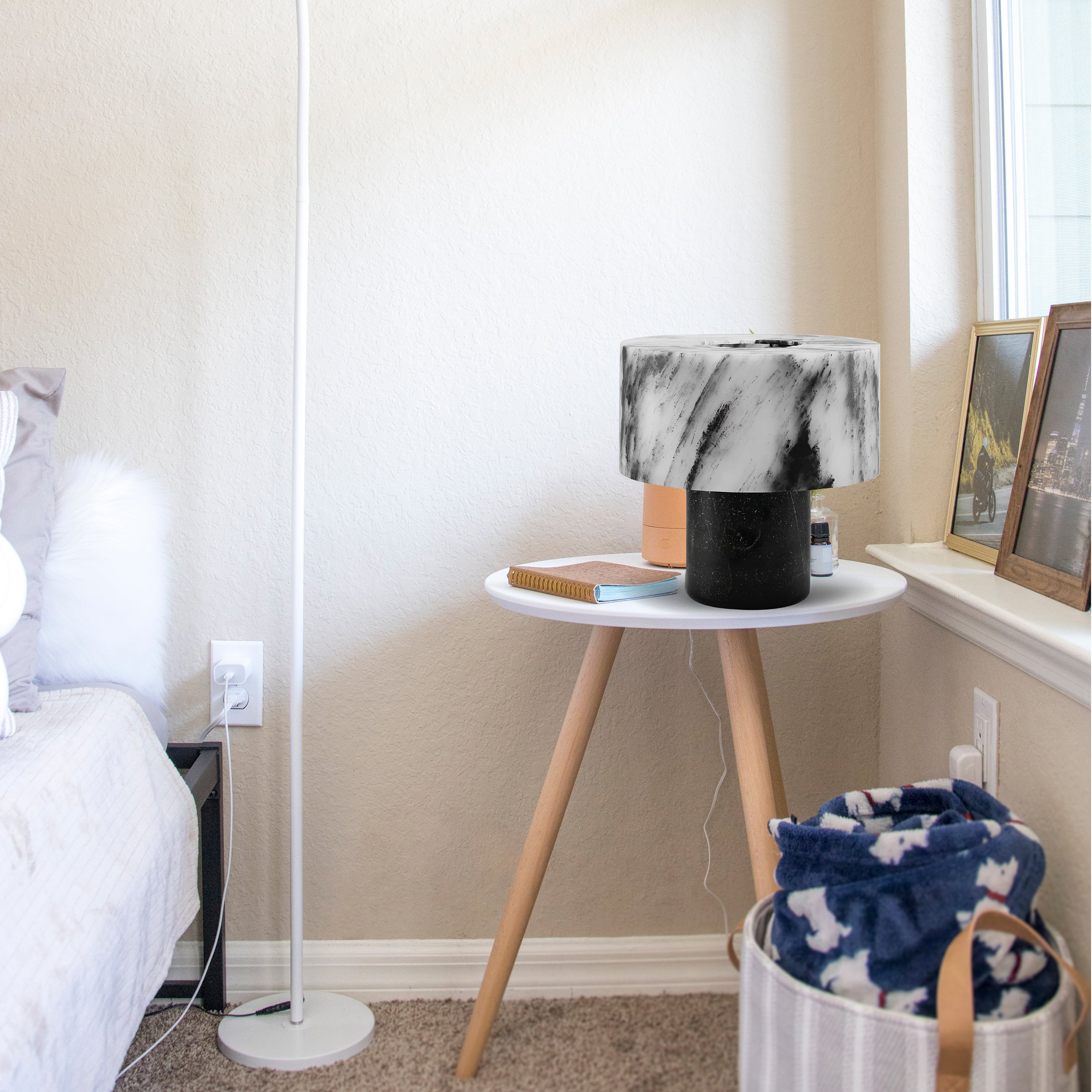 最初のテーブルランプ