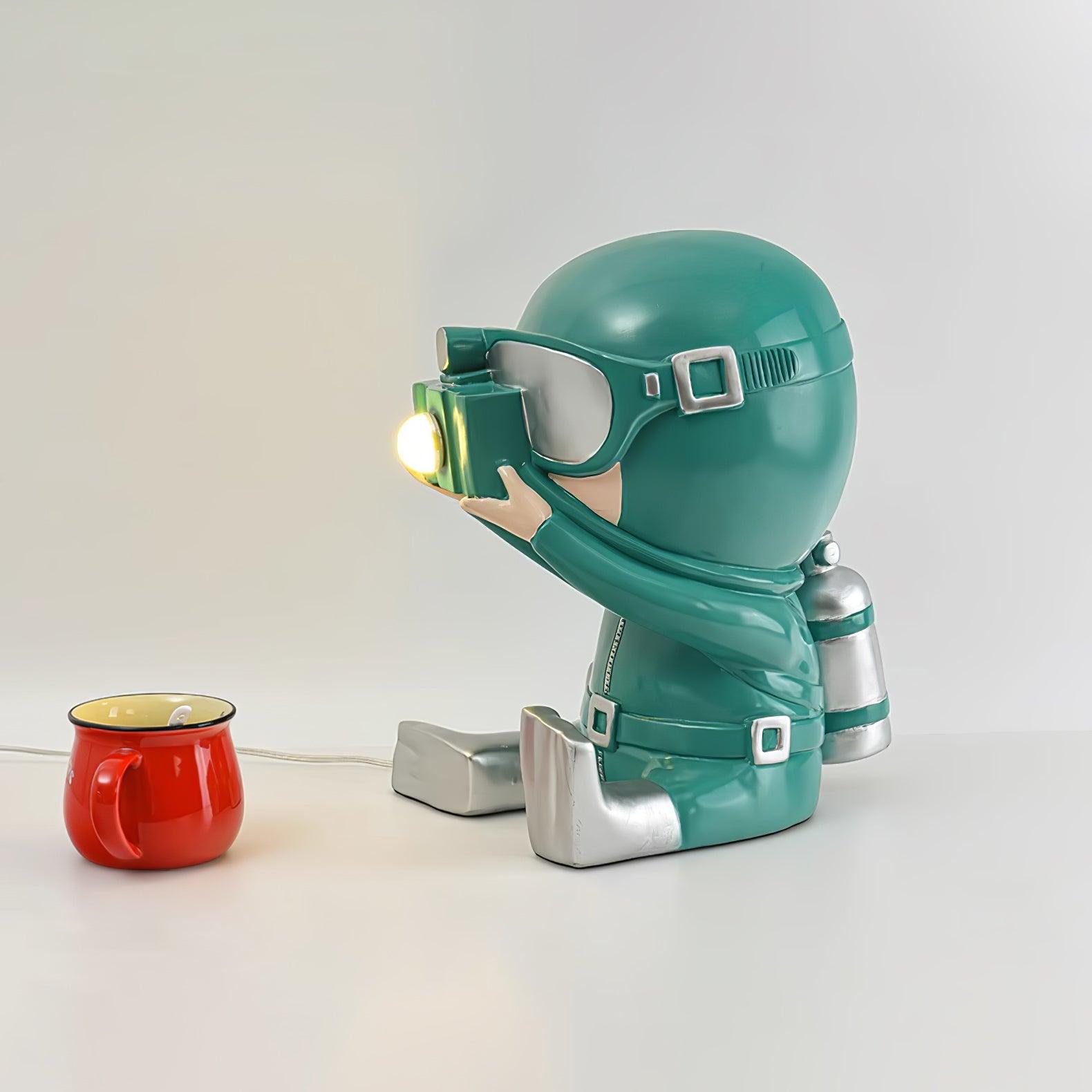 冒険家樹脂テーブルランプ