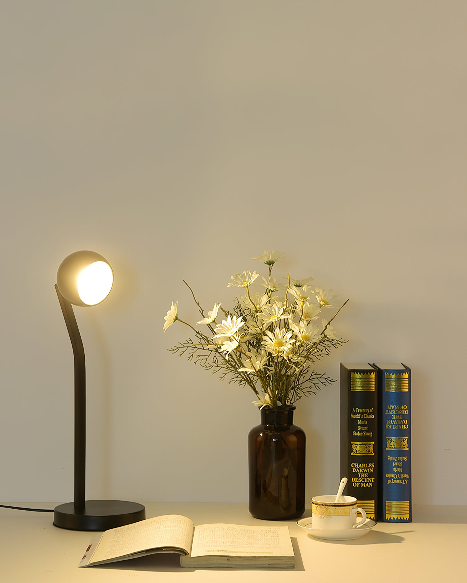 チャルフィス テーブルランプ