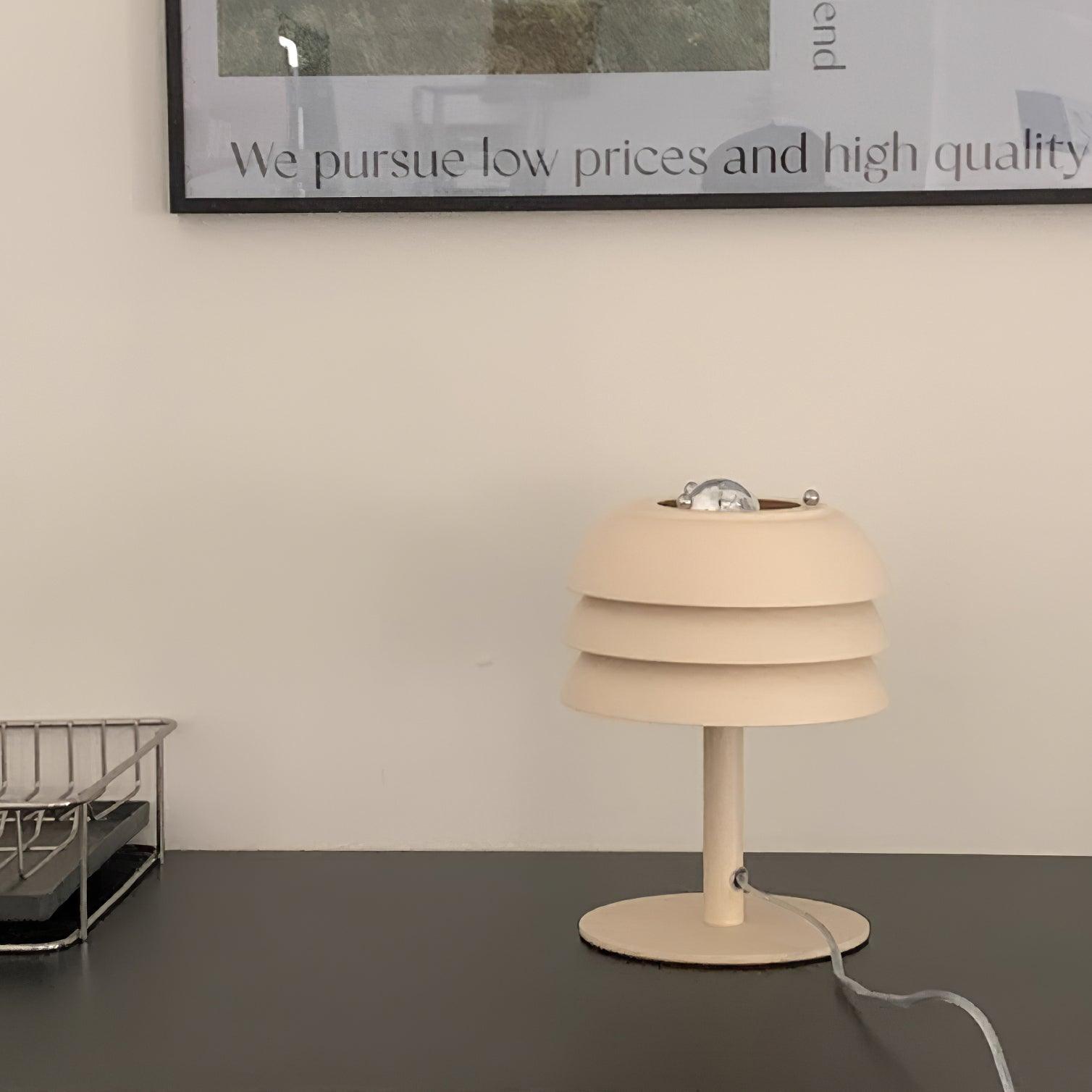 アウレンティ テーブルランプ