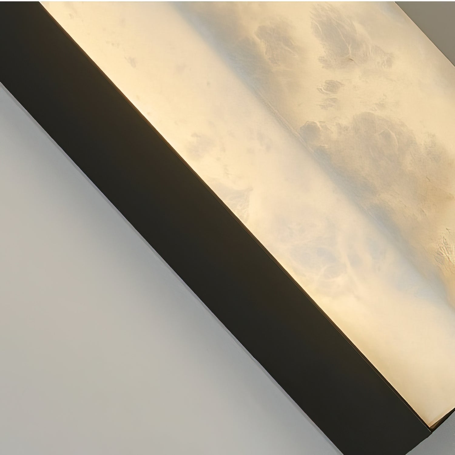 デラニー アラバスター ウォールランプ