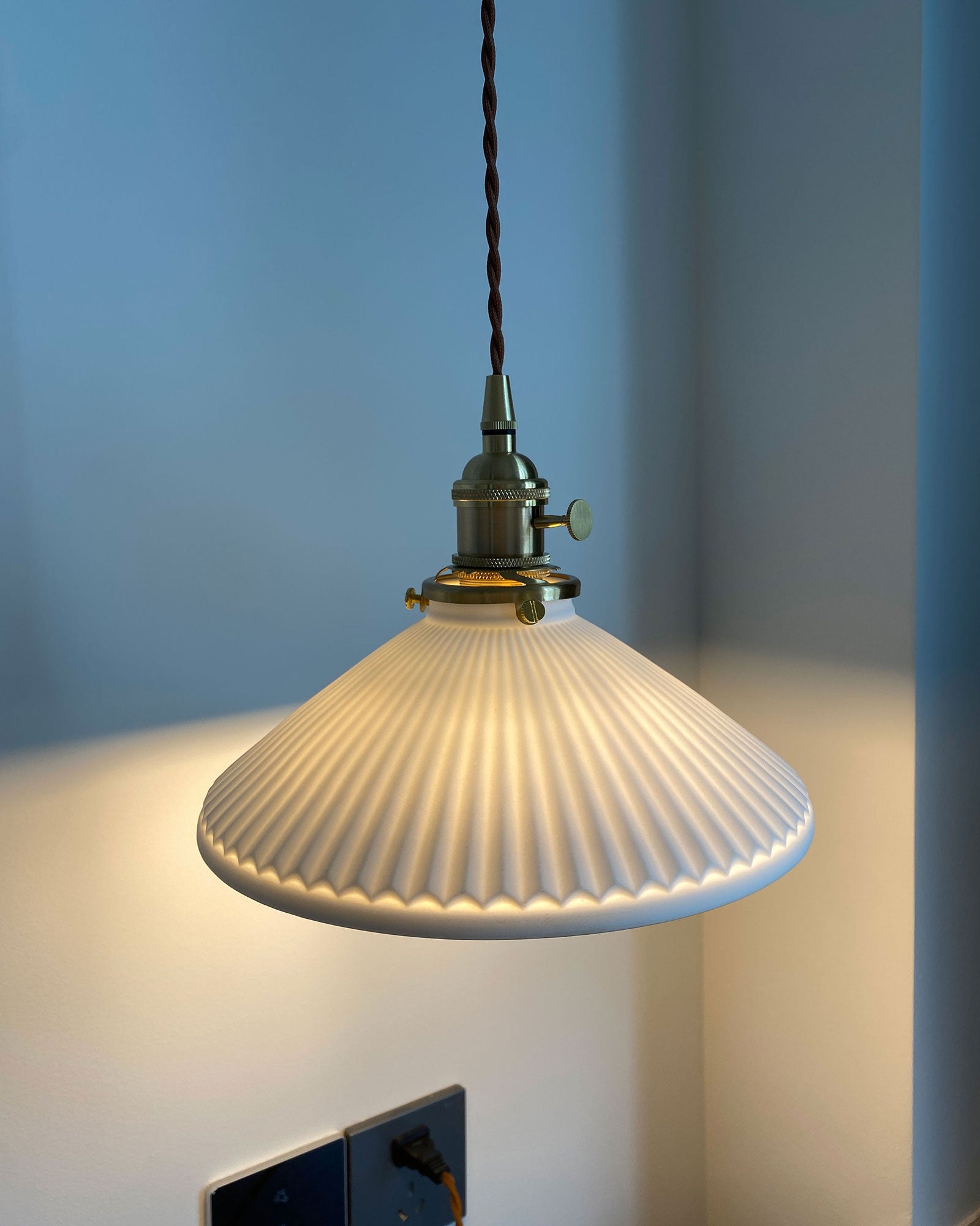 ウォールナット伸縮式ウォールランプ