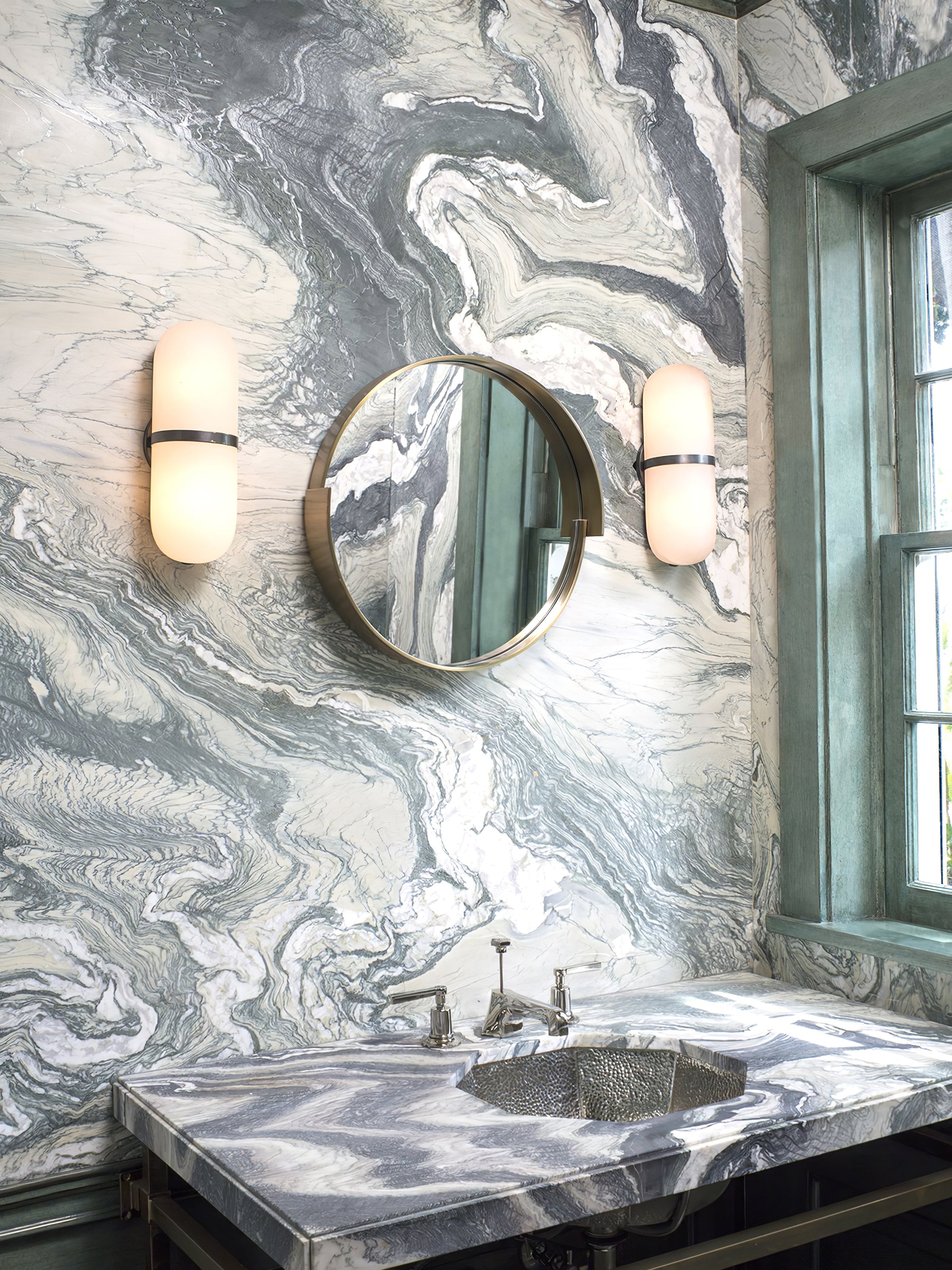 アラバスター ピル ウォール ライト