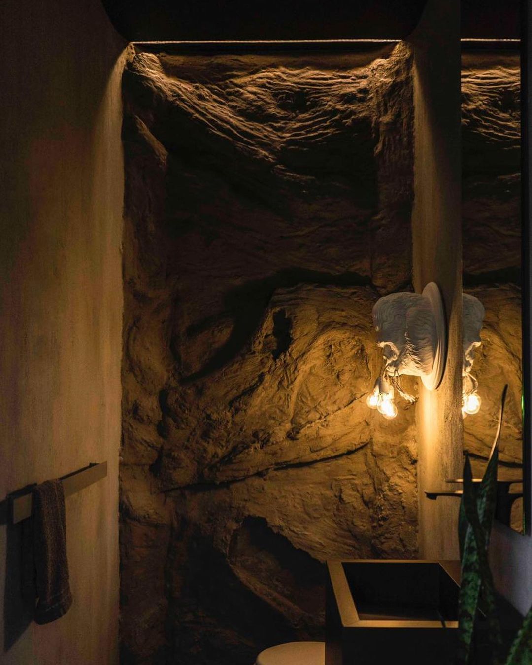 リラ ウォール スコンセ