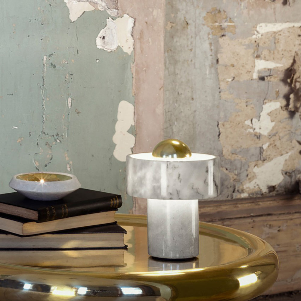 石のテーブルランプ