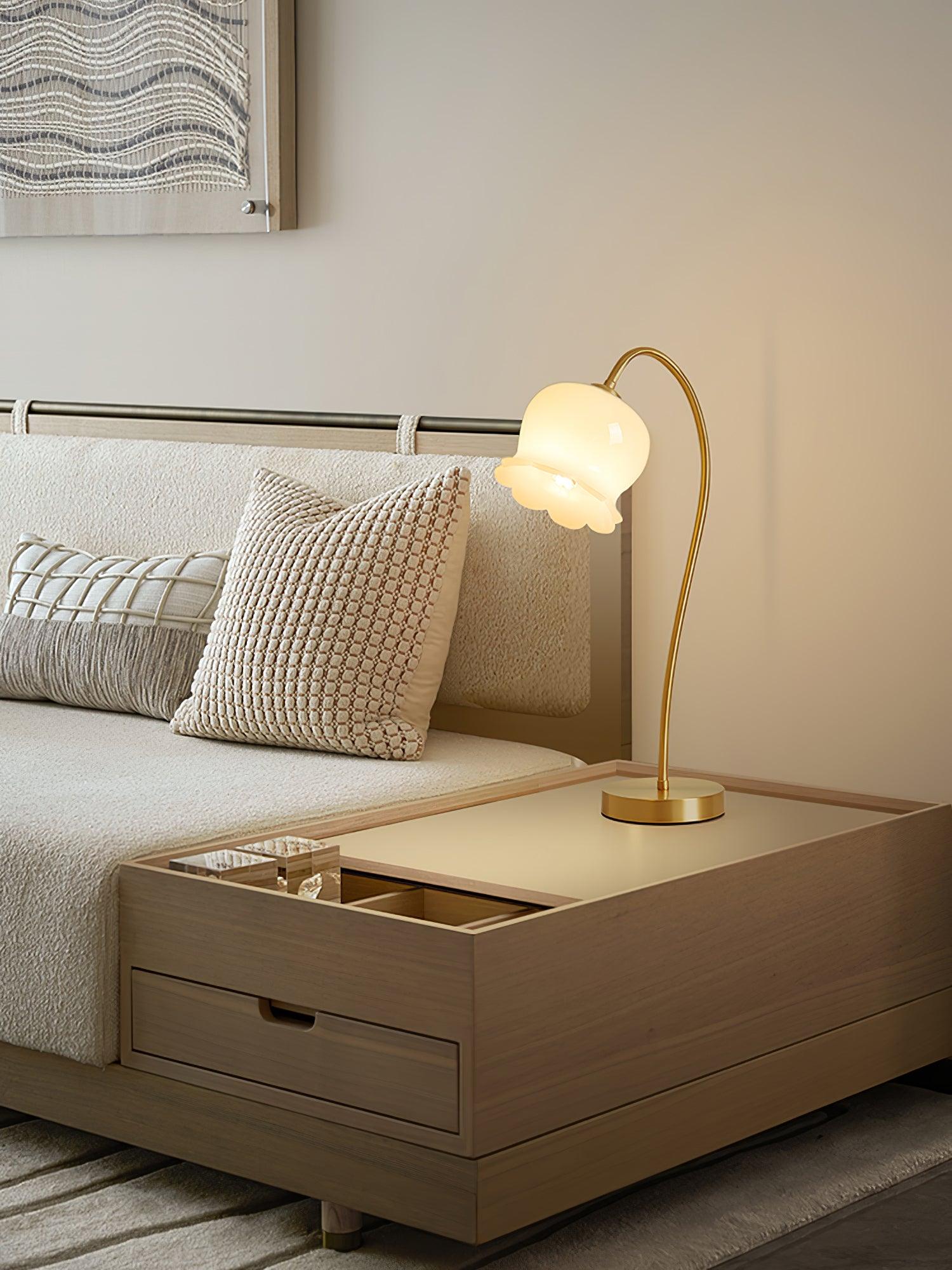 蘭のテーブルランプ