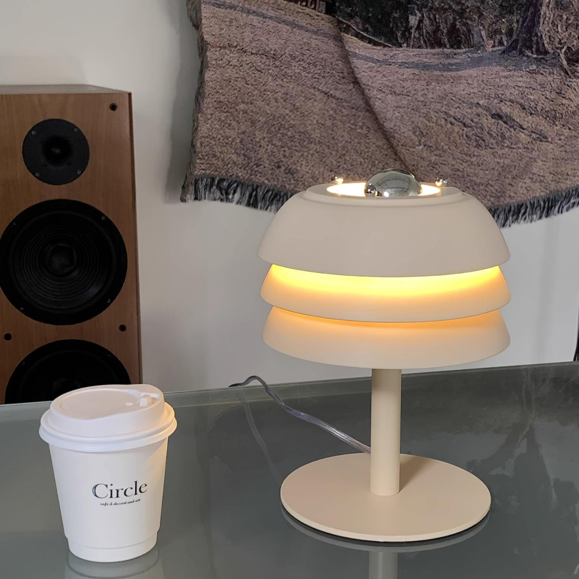 アウレンティ テーブルランプ