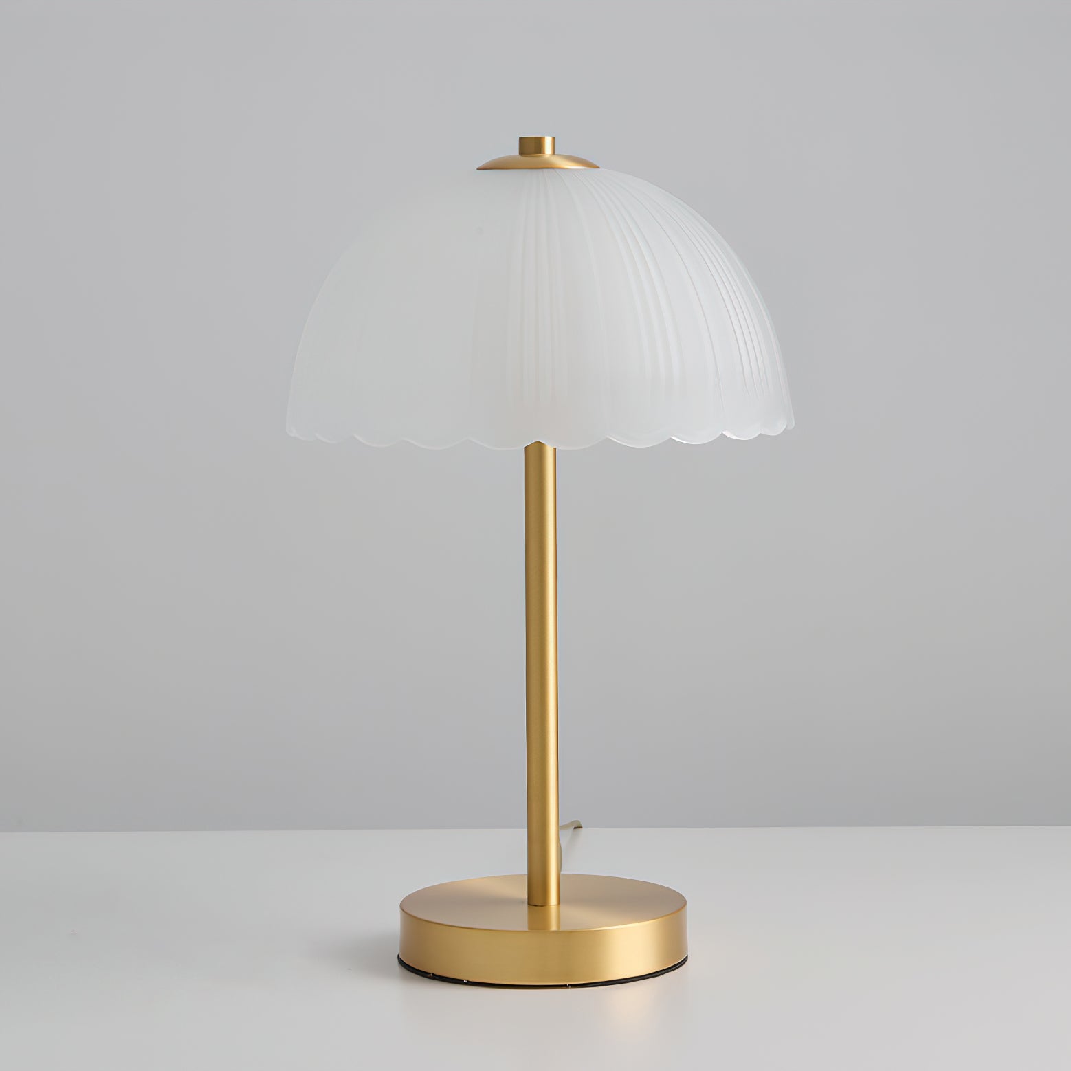 小さな傘型テーブルランプ