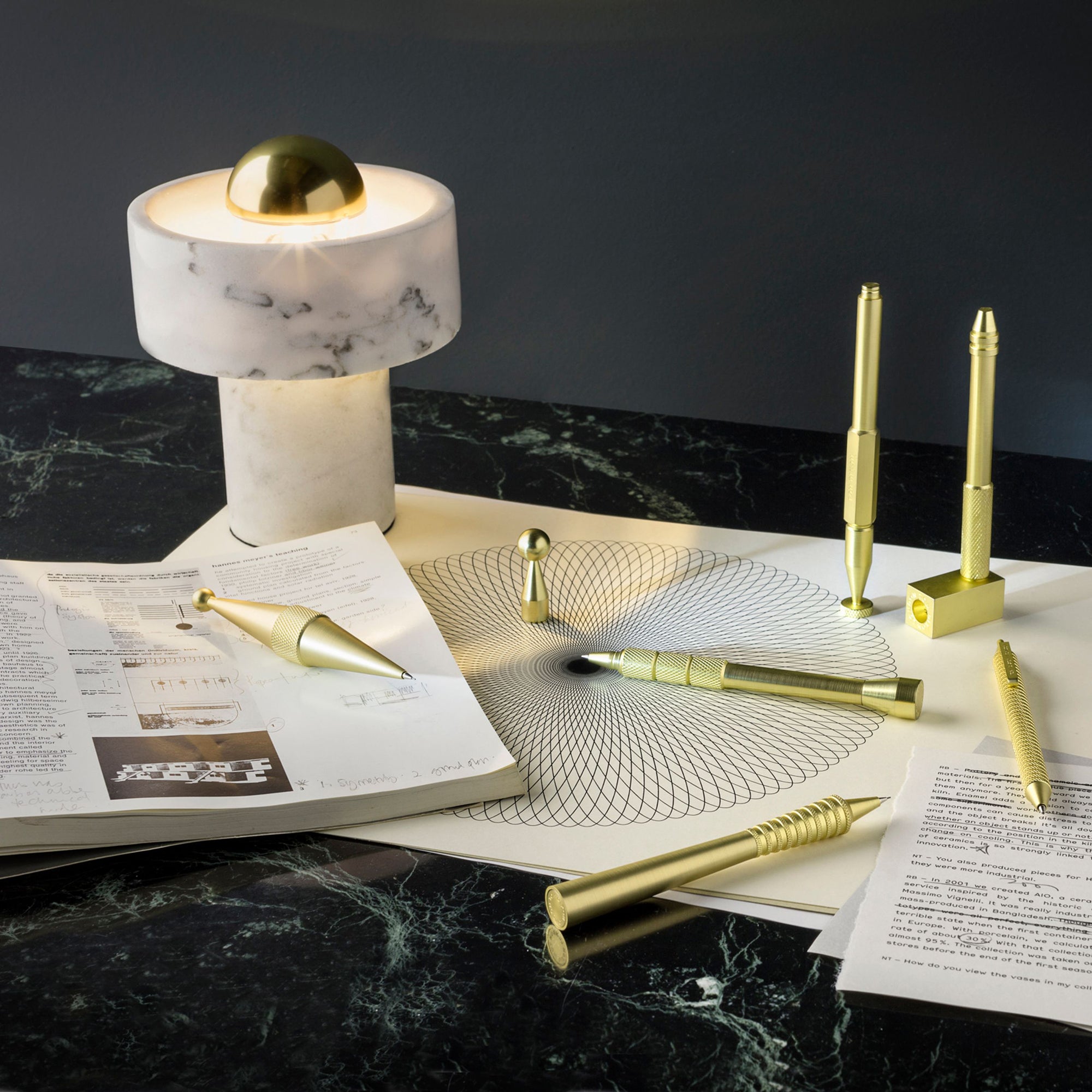 石のテーブルランプ