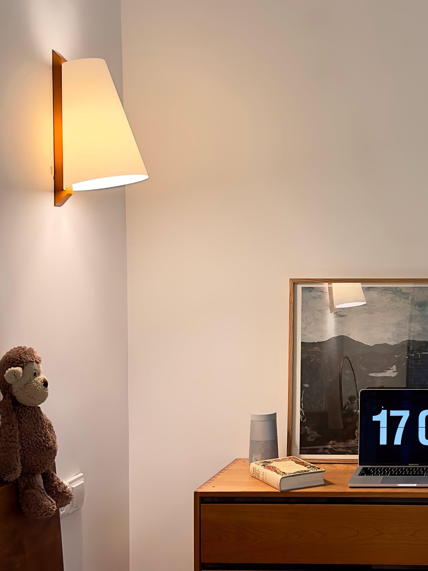 ルーペ ウォールランプ