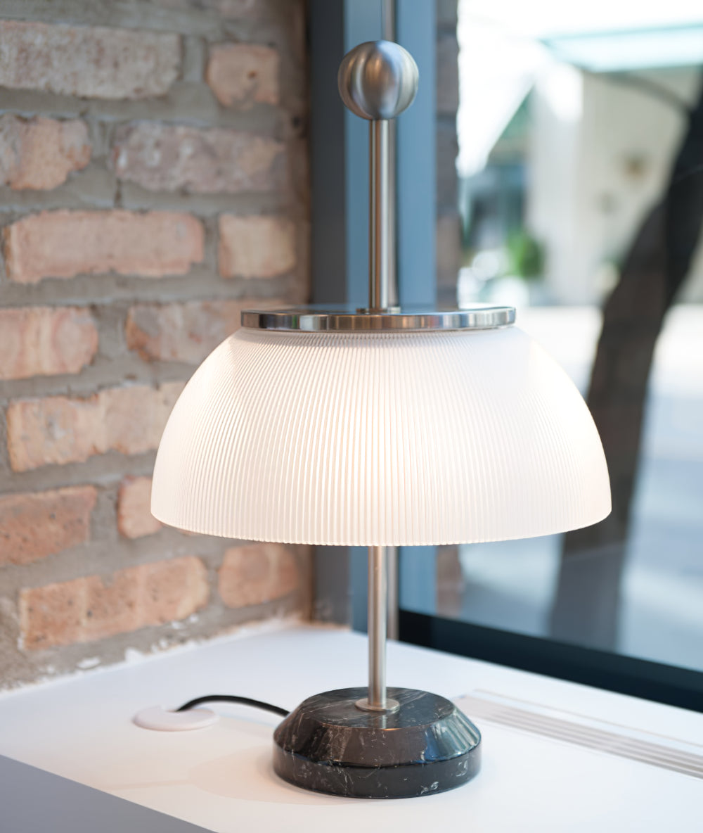 アルファ テーブルランプ