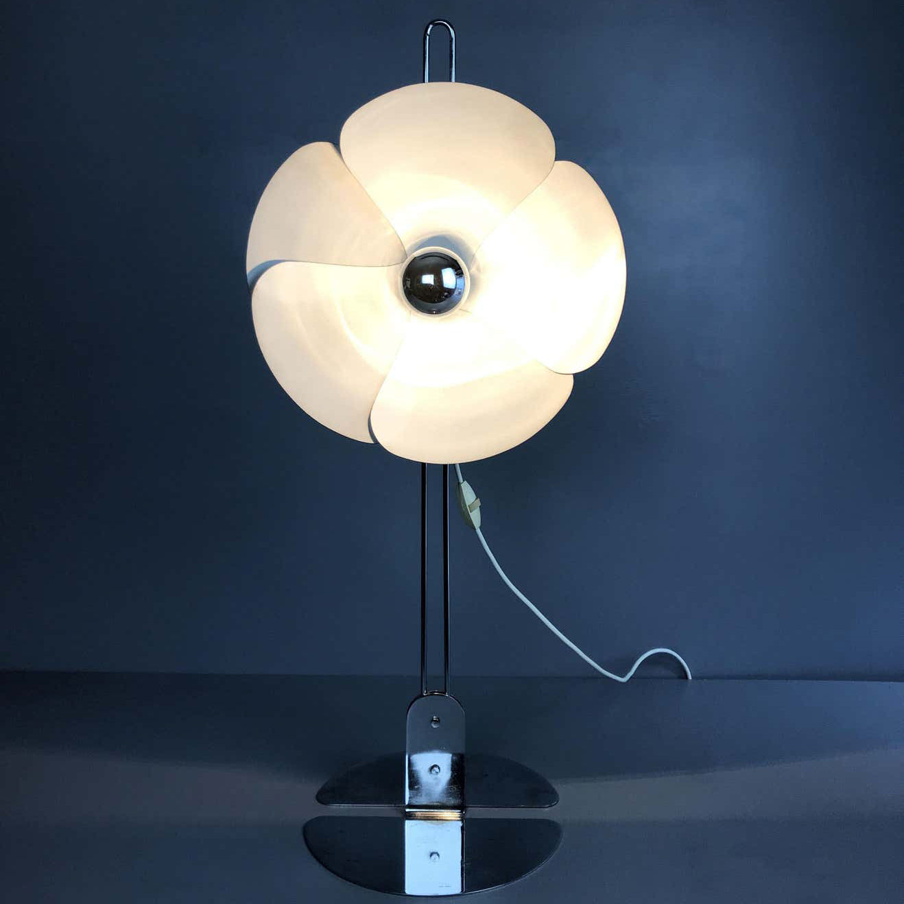 フラワーテーブルランプ