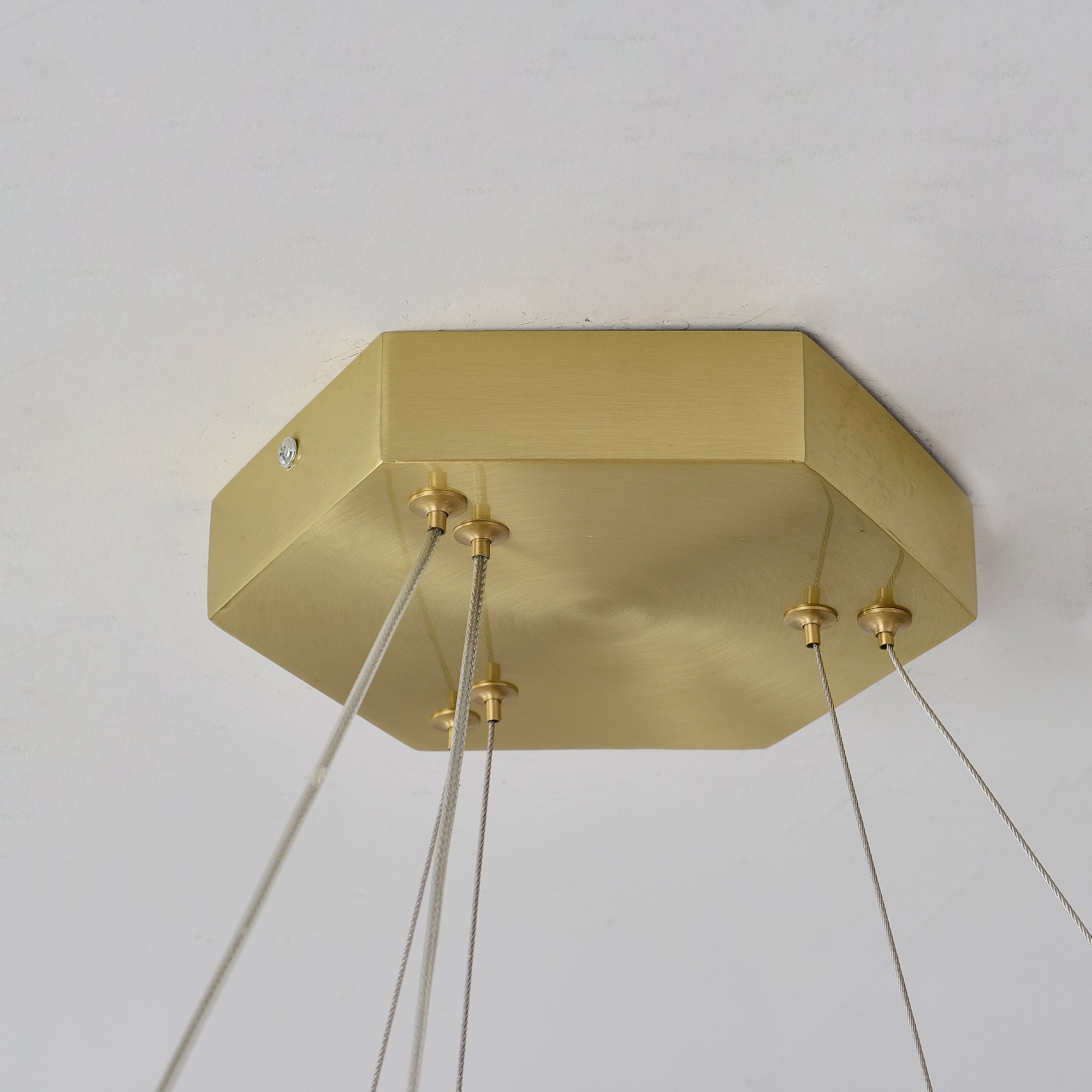 カラ・シャンデリア