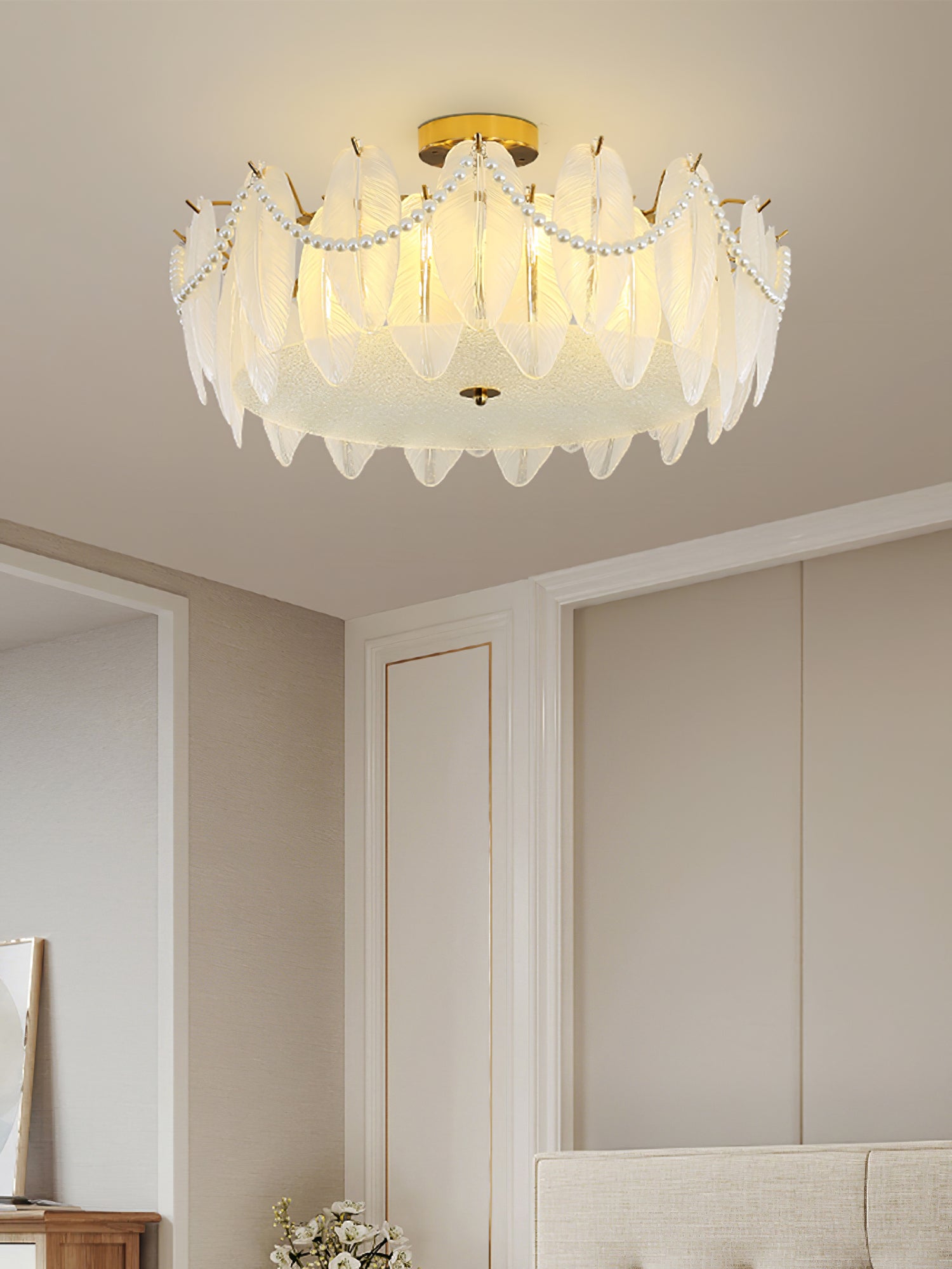 ガラスの羽根のシャンデリア