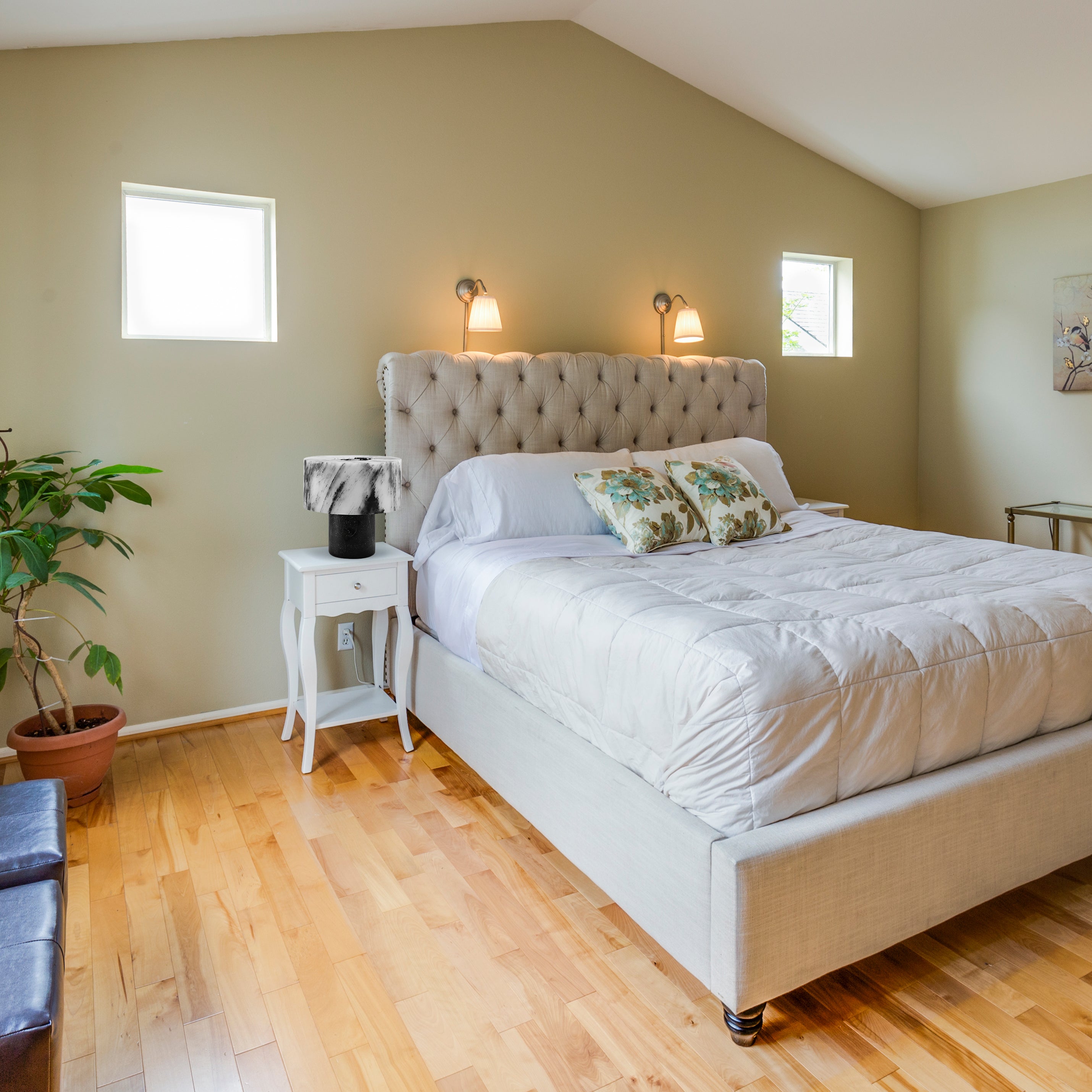 最初のテーブルランプ