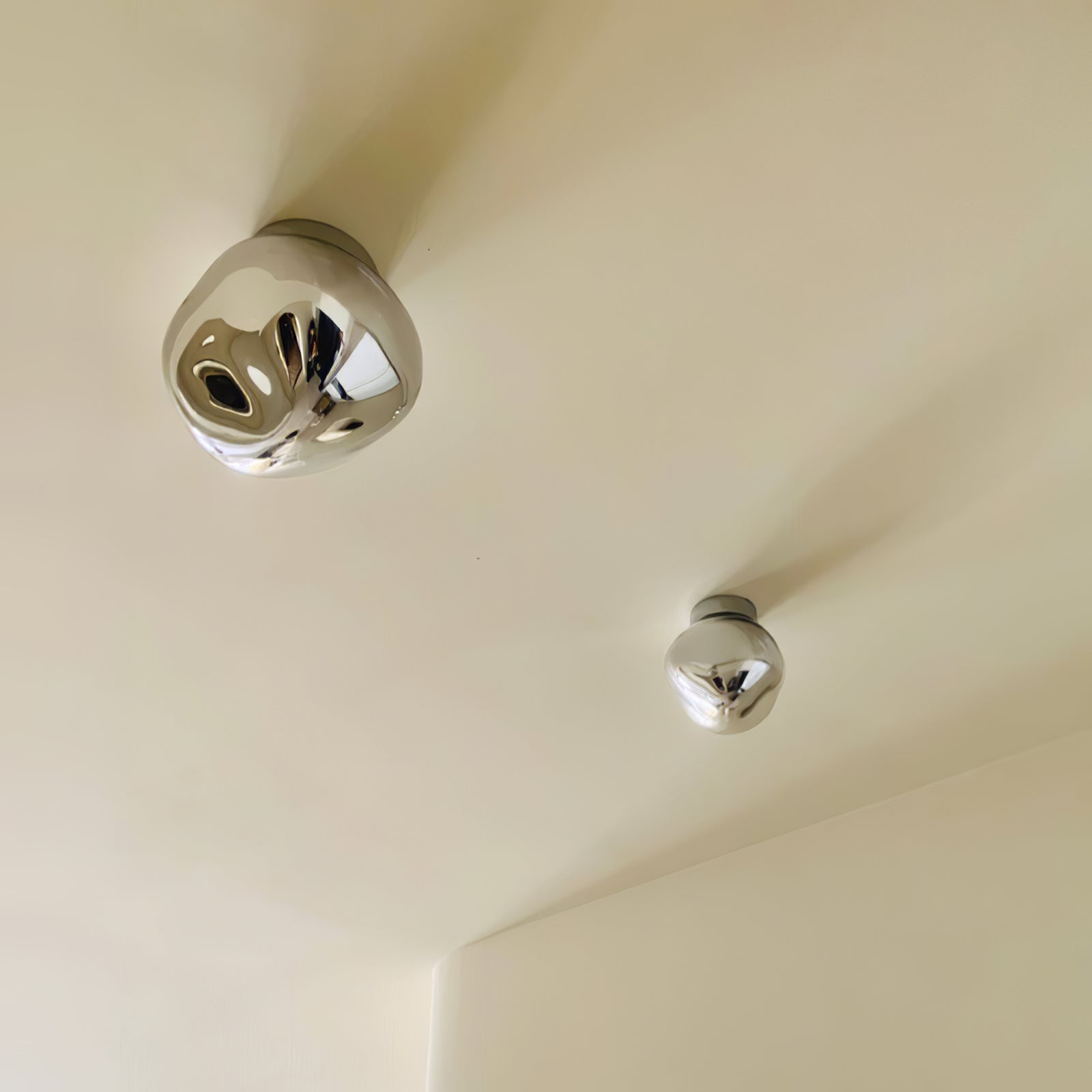 溶岩ウォールランプ