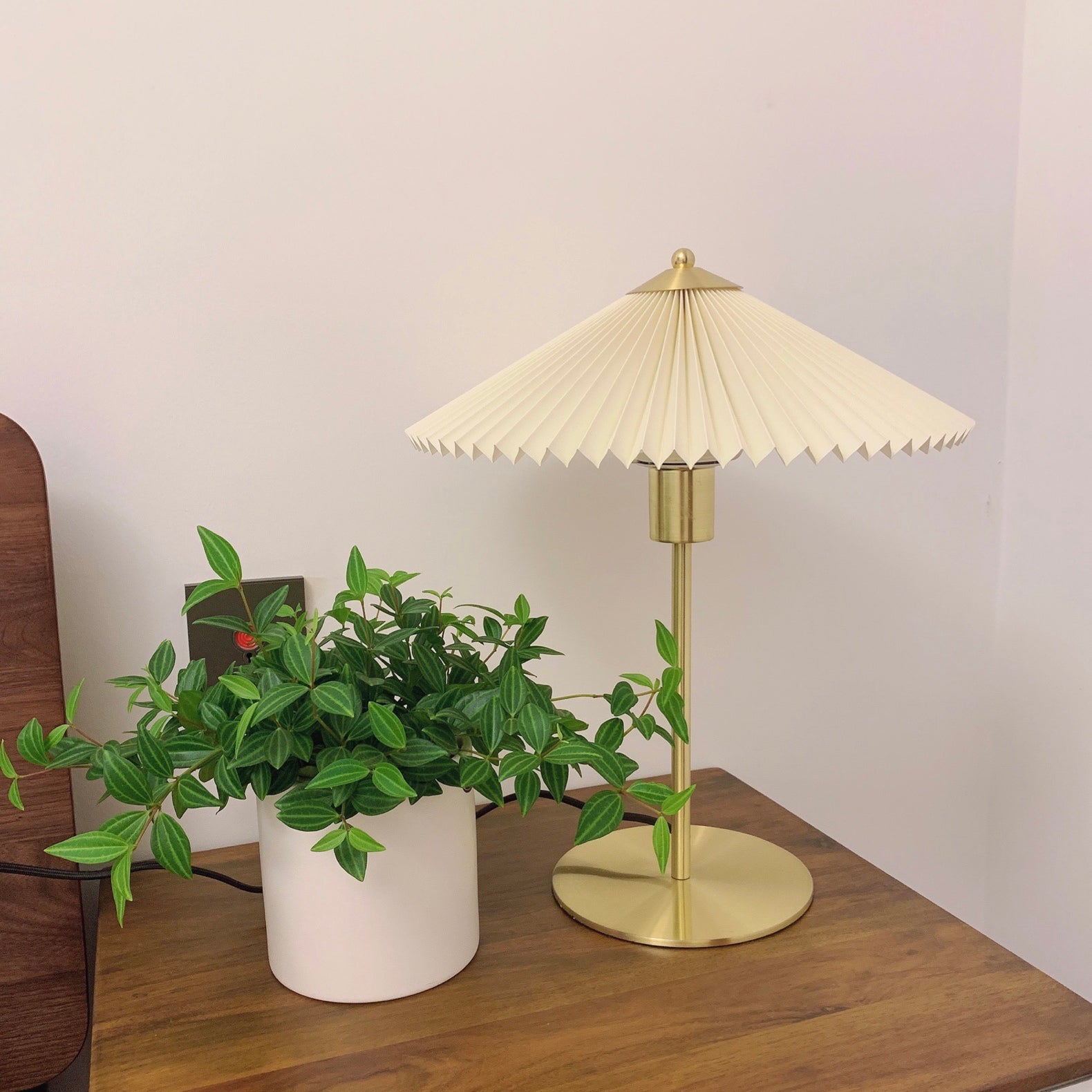 Perla Pleated Table Lamp