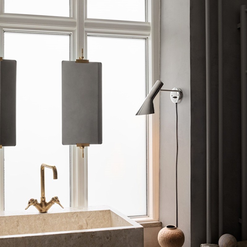 デンマークデザインの回転式ウォールランプ