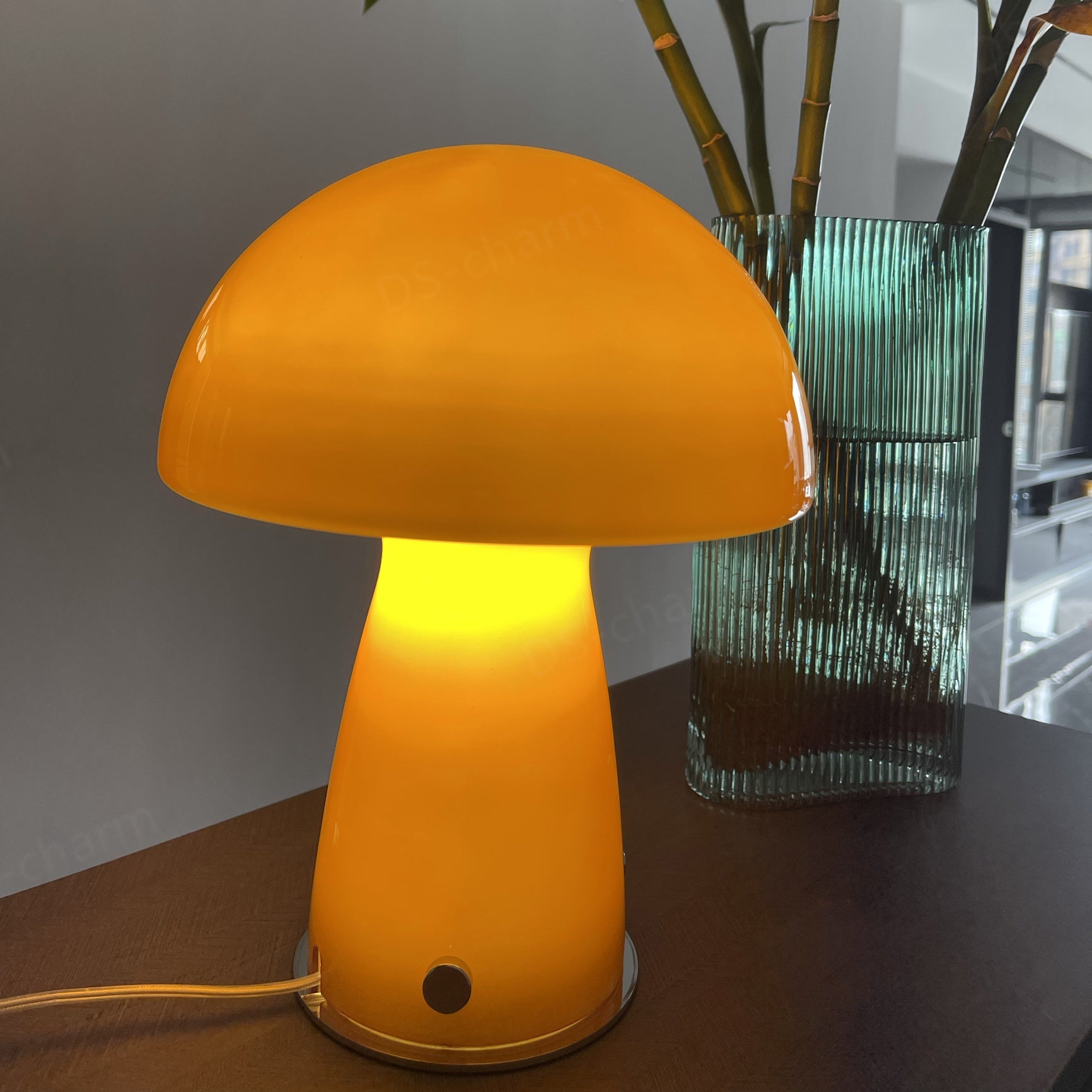 キノコのテーブルランプ