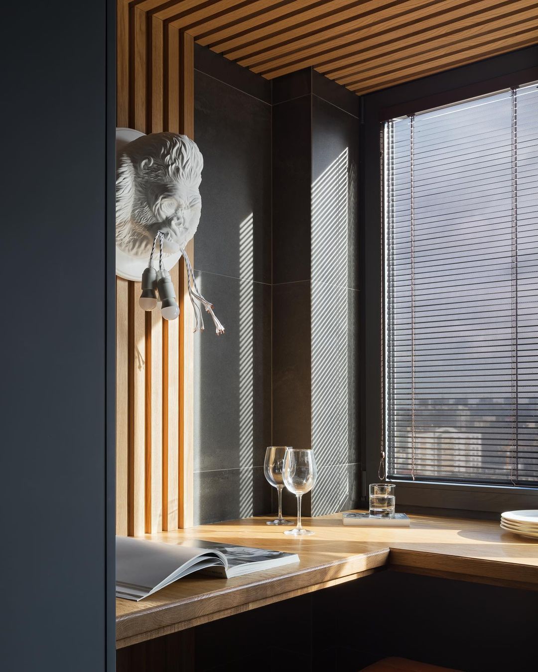 リラ ウォール スコンセ