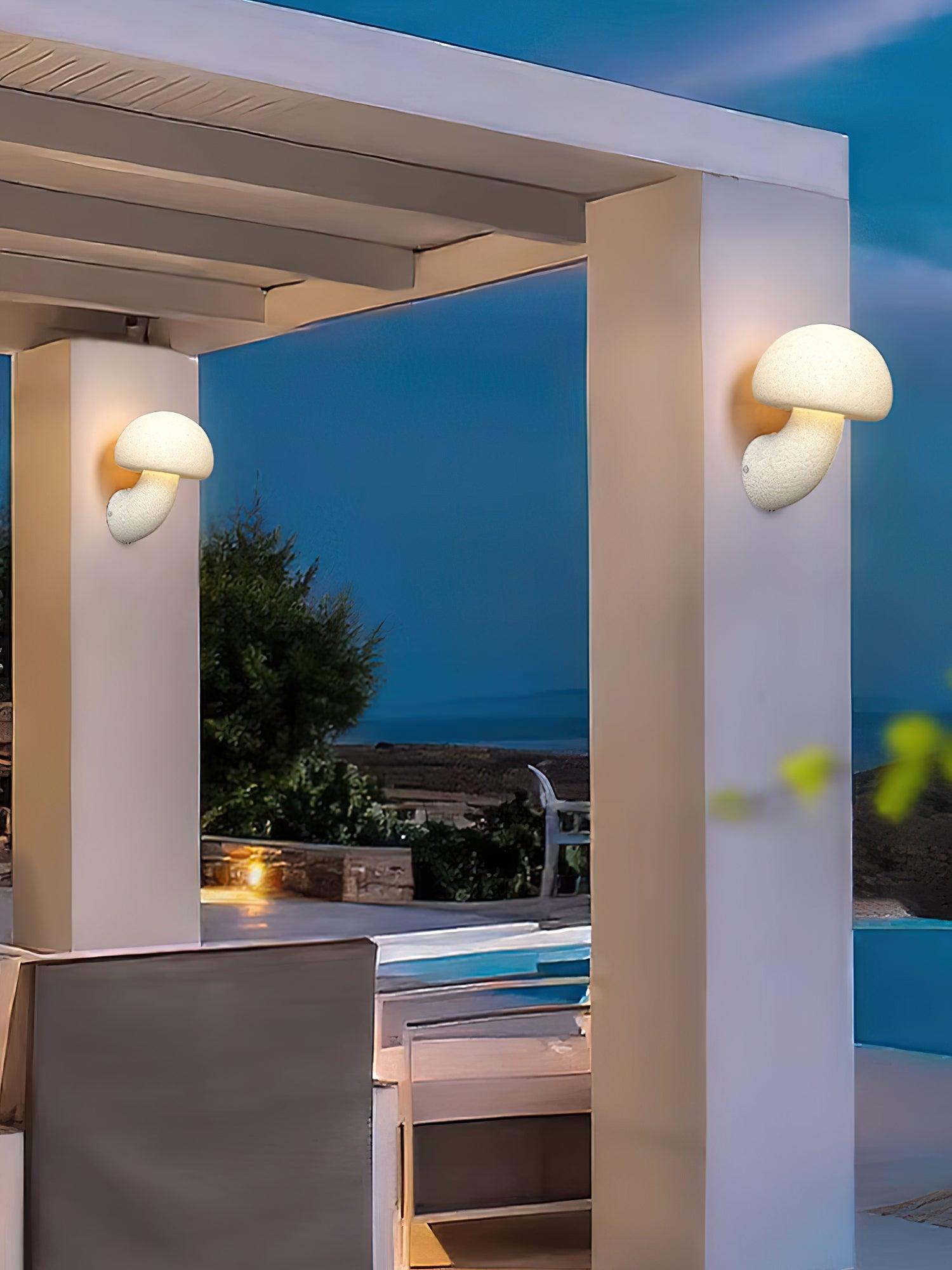 キノコ樹脂ウォールランプ